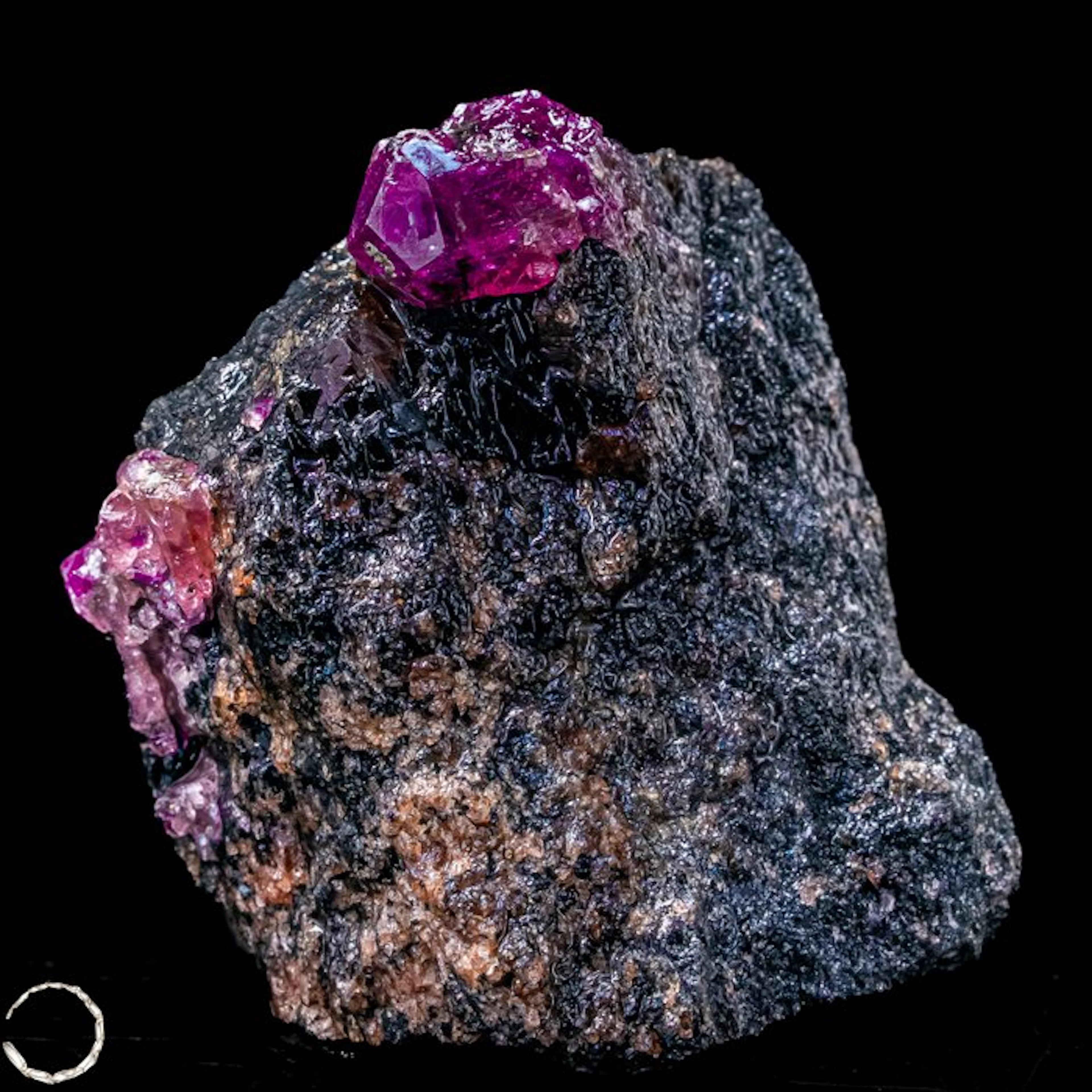 Padparadscha sapphire crystals – A fascinating play of...