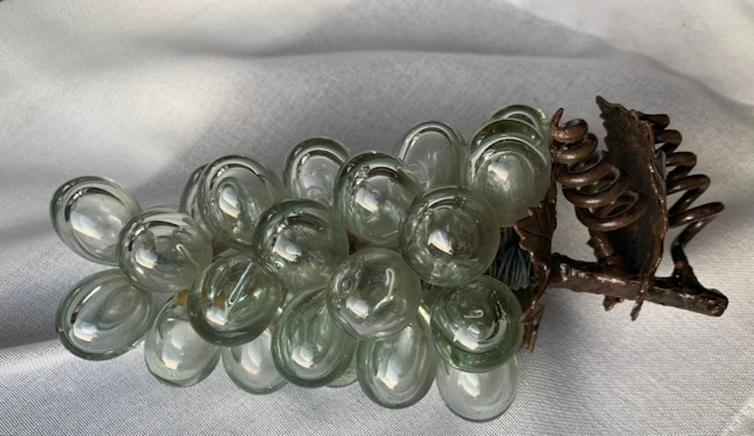 Decorative ornament - Switzerland - Vintage grape bunch