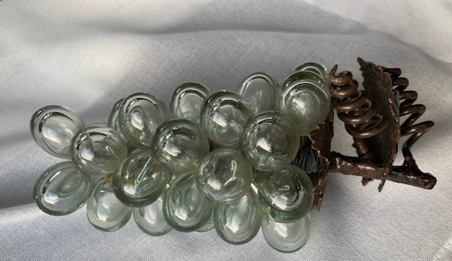 Decorative ornament - Switzerland - Vintage grape bunch