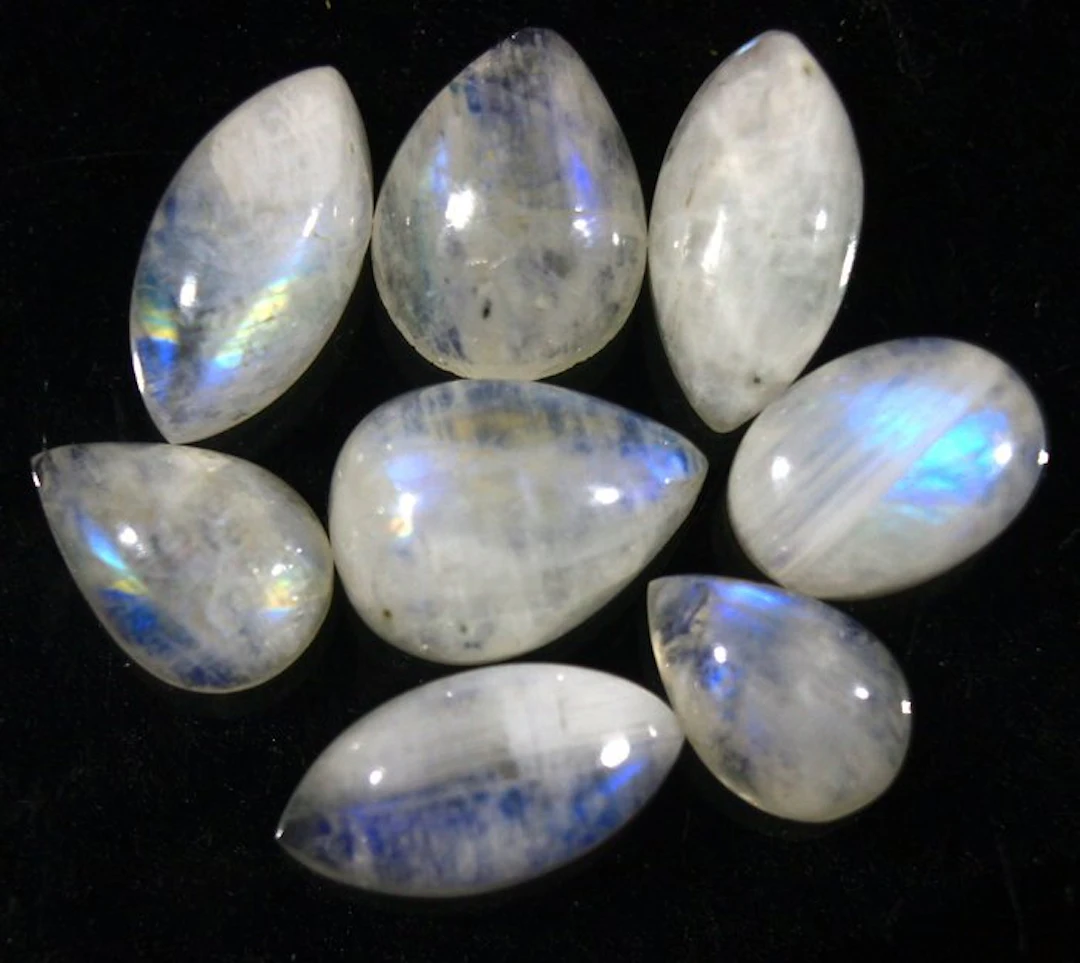 No Reserve - Collezione Ct. 50.10 Moonstone - Blue Flash Cabochon- 10.02 g