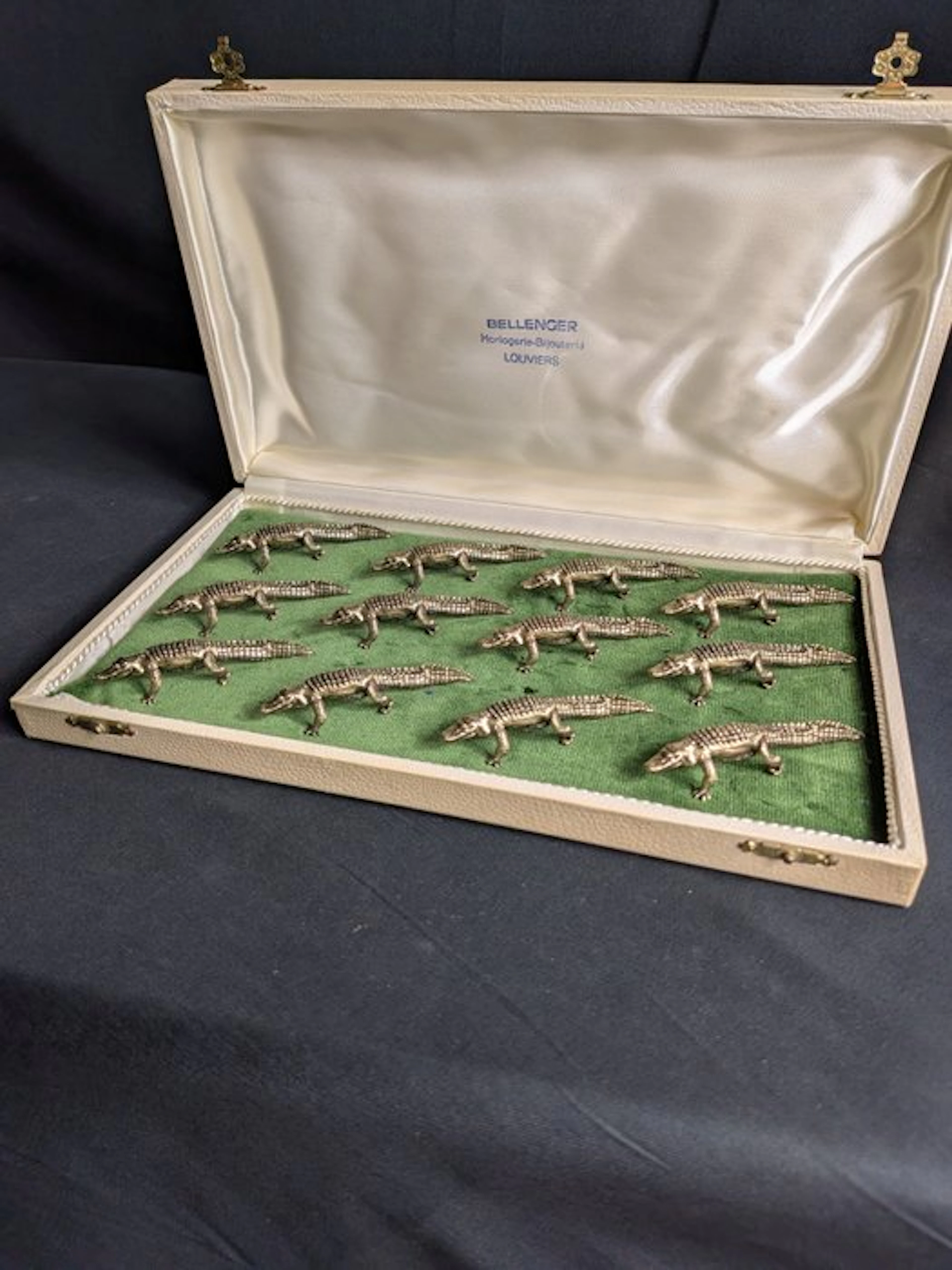 Knife rest (12) - crocodile - Brass