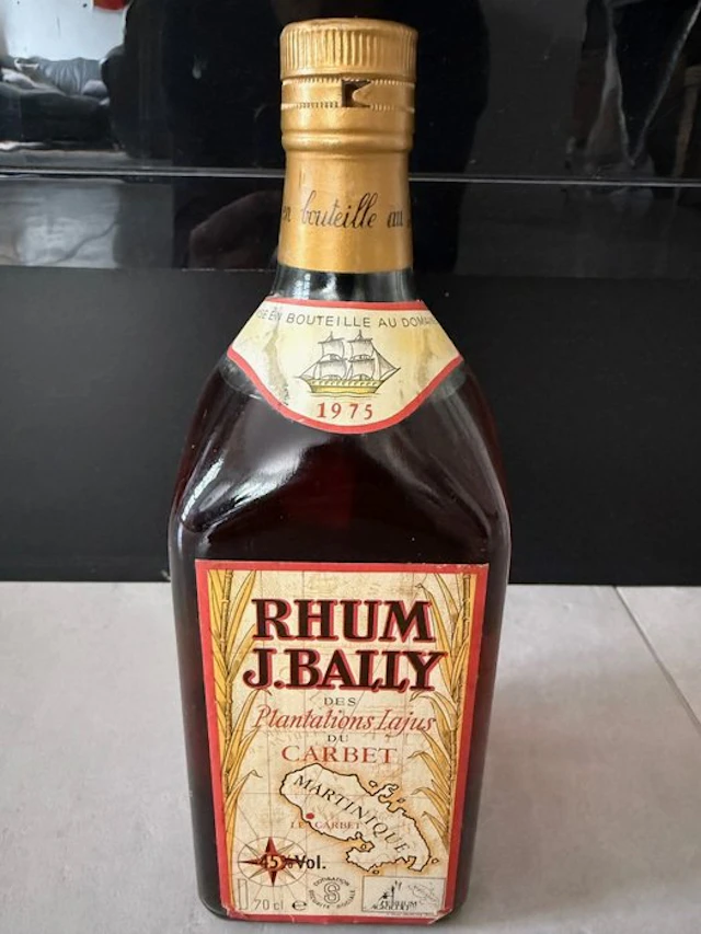 J. Bally 1975 - Plantations Lajus du Carbet - b. 1980s - 70cl