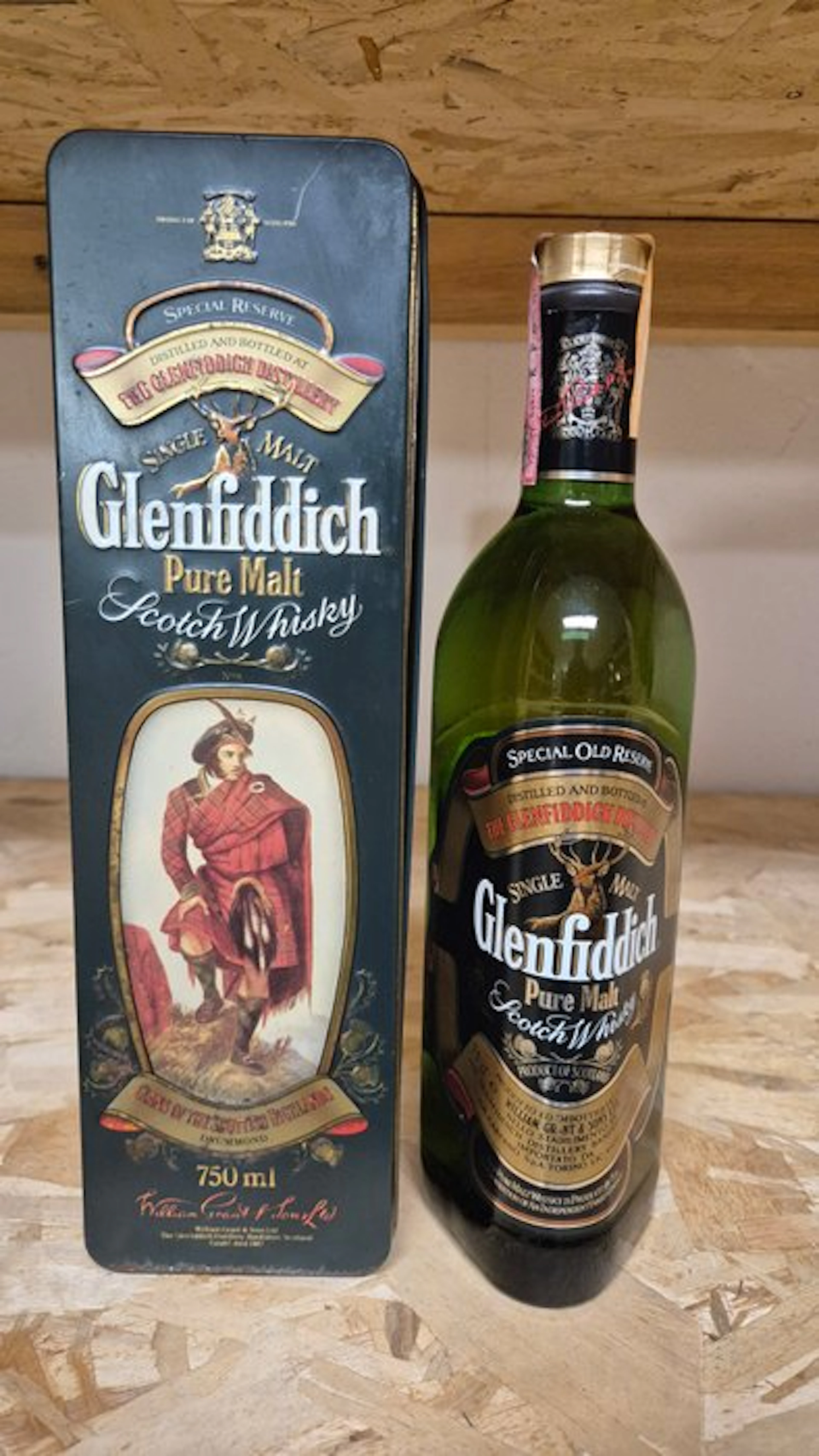 Glenfiddich Special Old Reserve - Clan Drummond - b. 1980s - 75cl