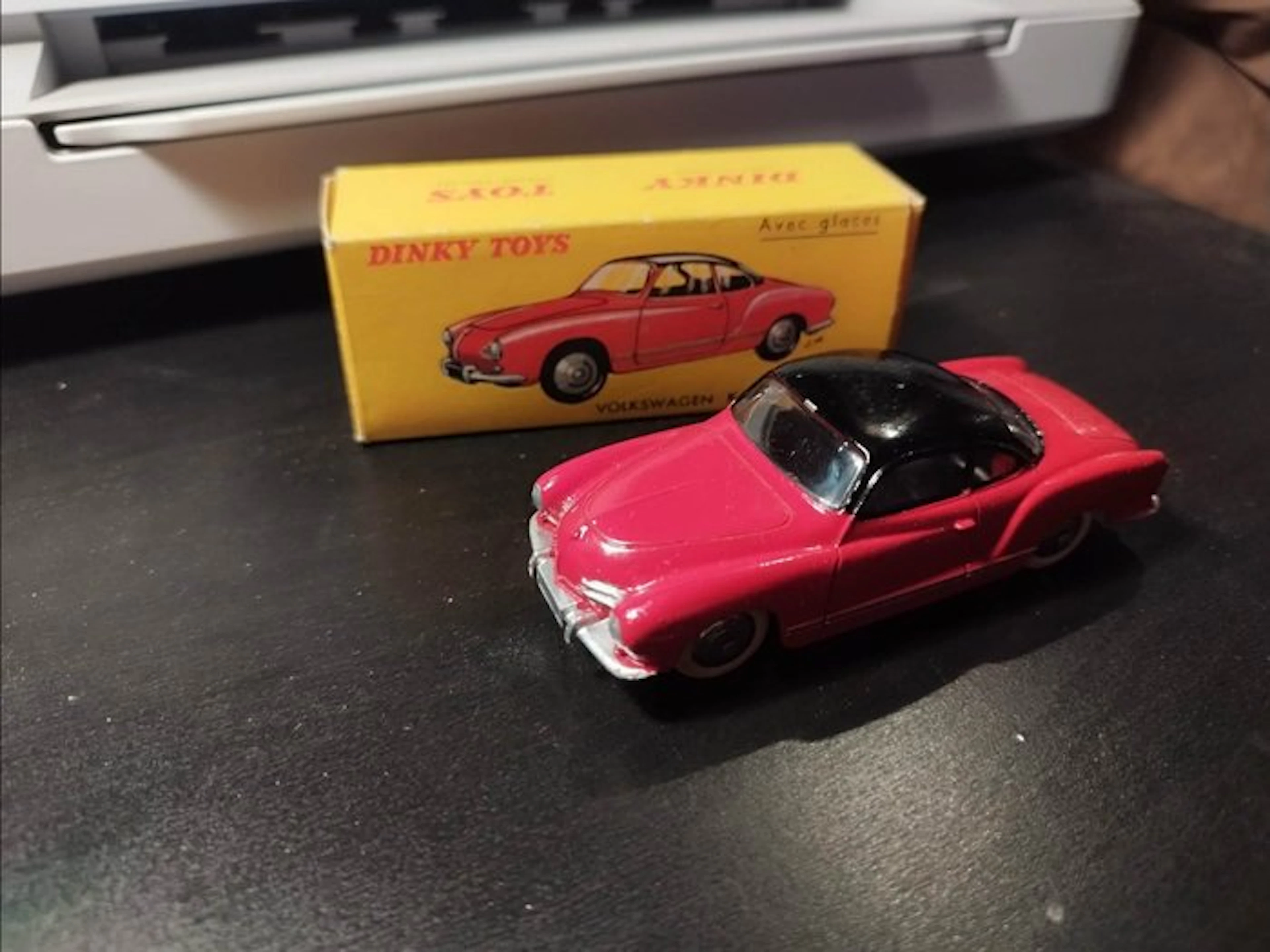 Dinky Toys - Model car - 24M - Volskwagen Karmann Ghia - 24M