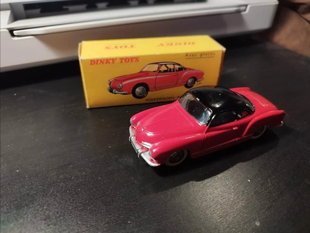 Dinky Toys - Model car - 24M - Volskwagen Karmann Ghia - 24M