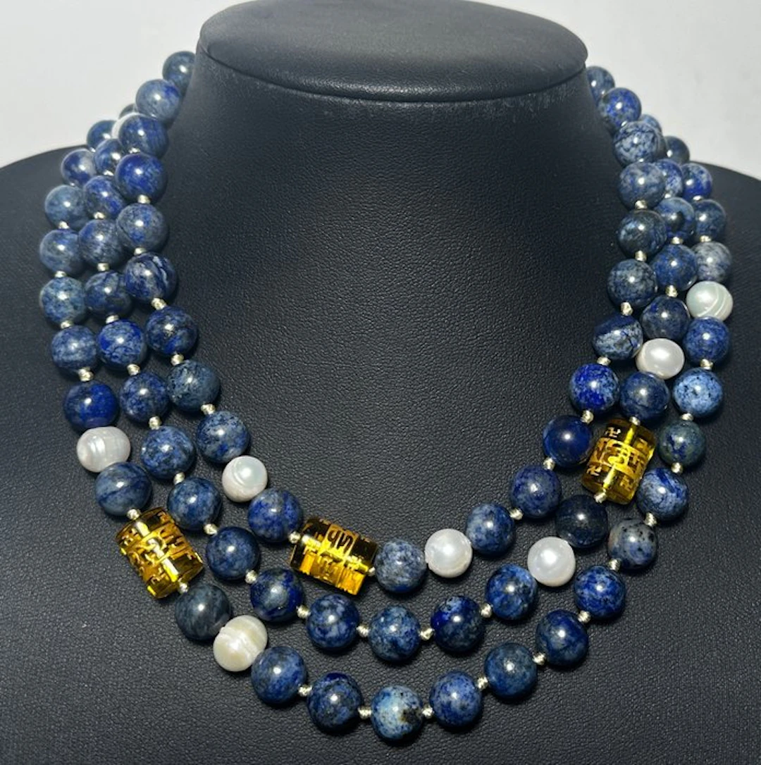 Natural Lapis Lazuli and Natural Cultured White Pearls with "Tanbon Tibetana"