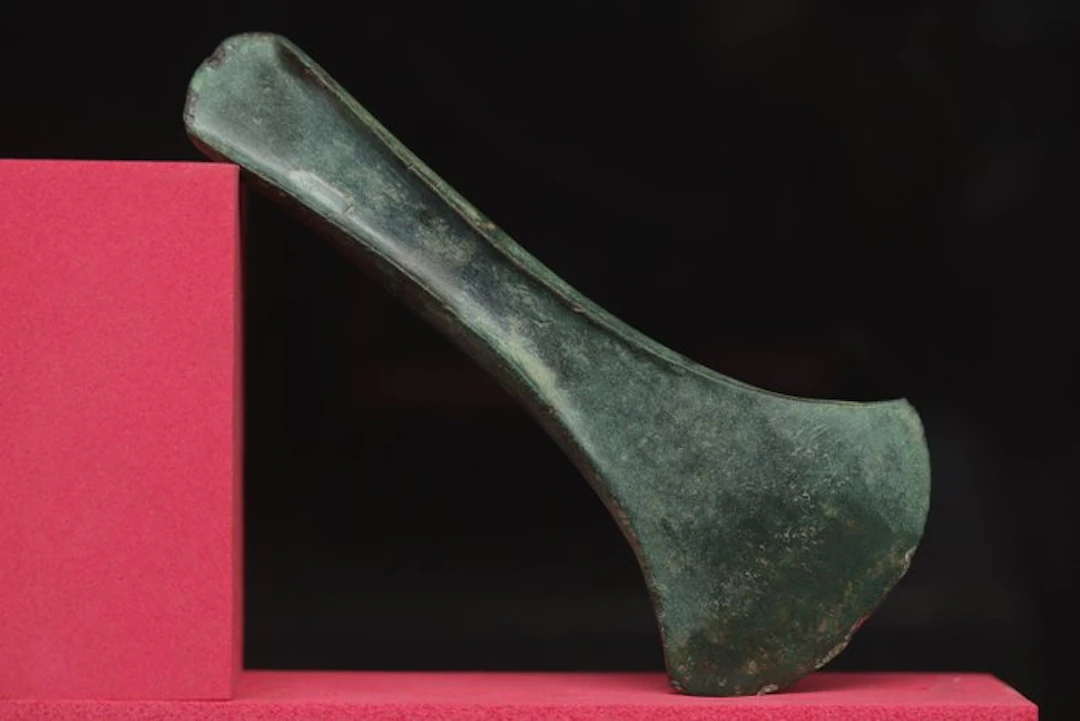 Bronze Age - (Urnfield Culture) - Tanged Axe Head - 13.2 cm (No reserve price)
