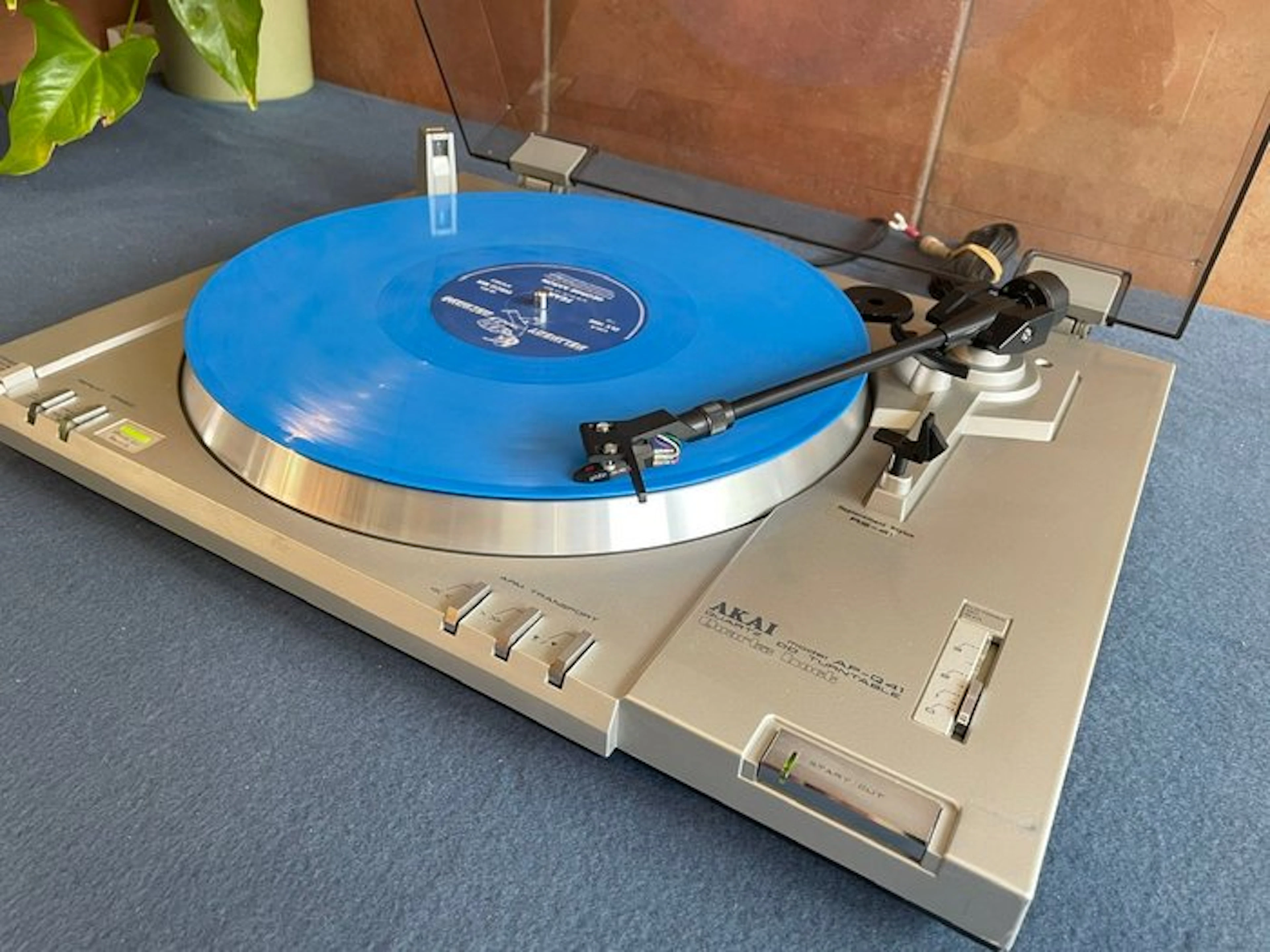Akai - AP-Q41 / Fully Automatic Quartz-Locked Direct-Drive Record player