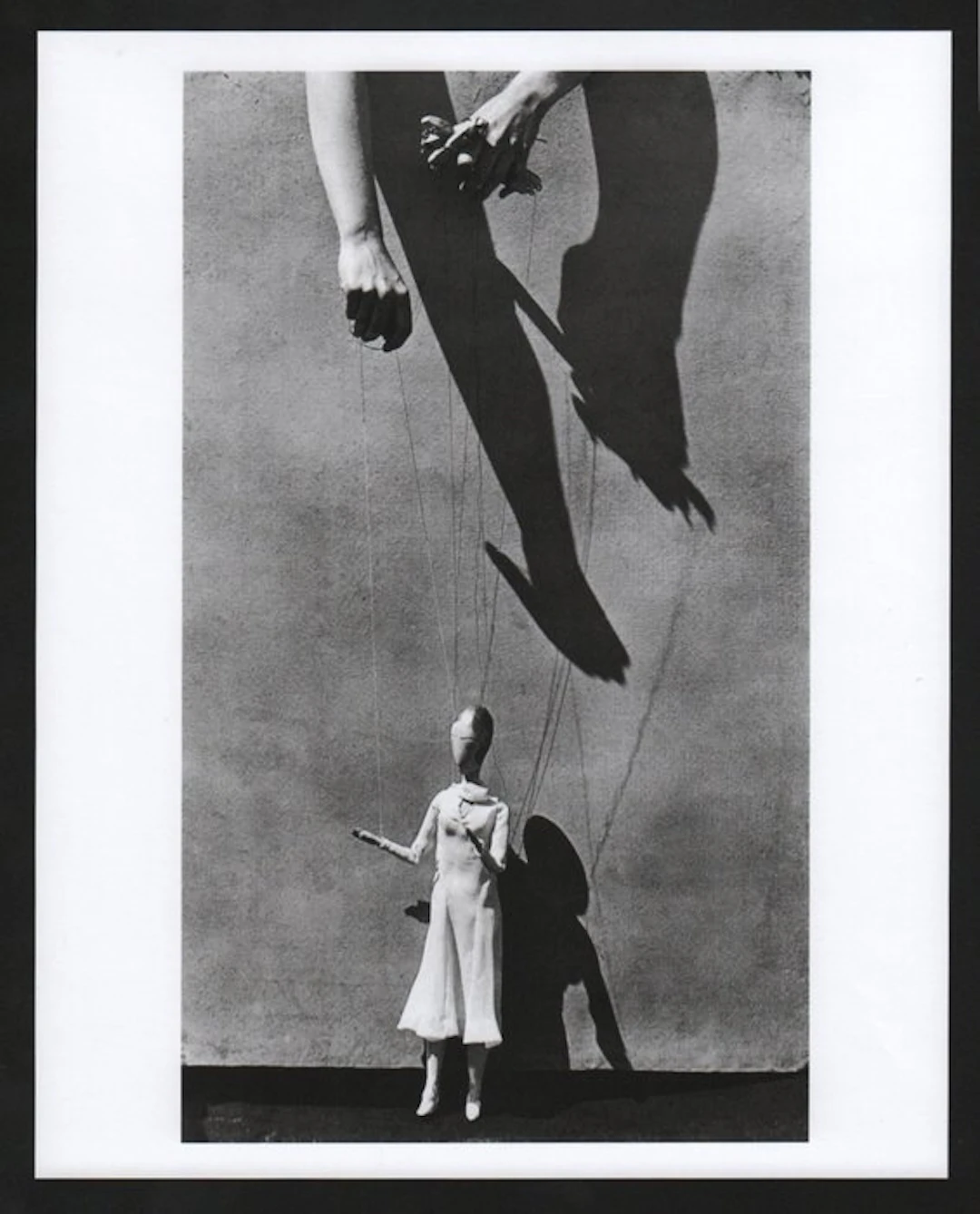 Tina Modotti (1896–1942) - Hands of the Puppeteer Louis Bunin, Mexico