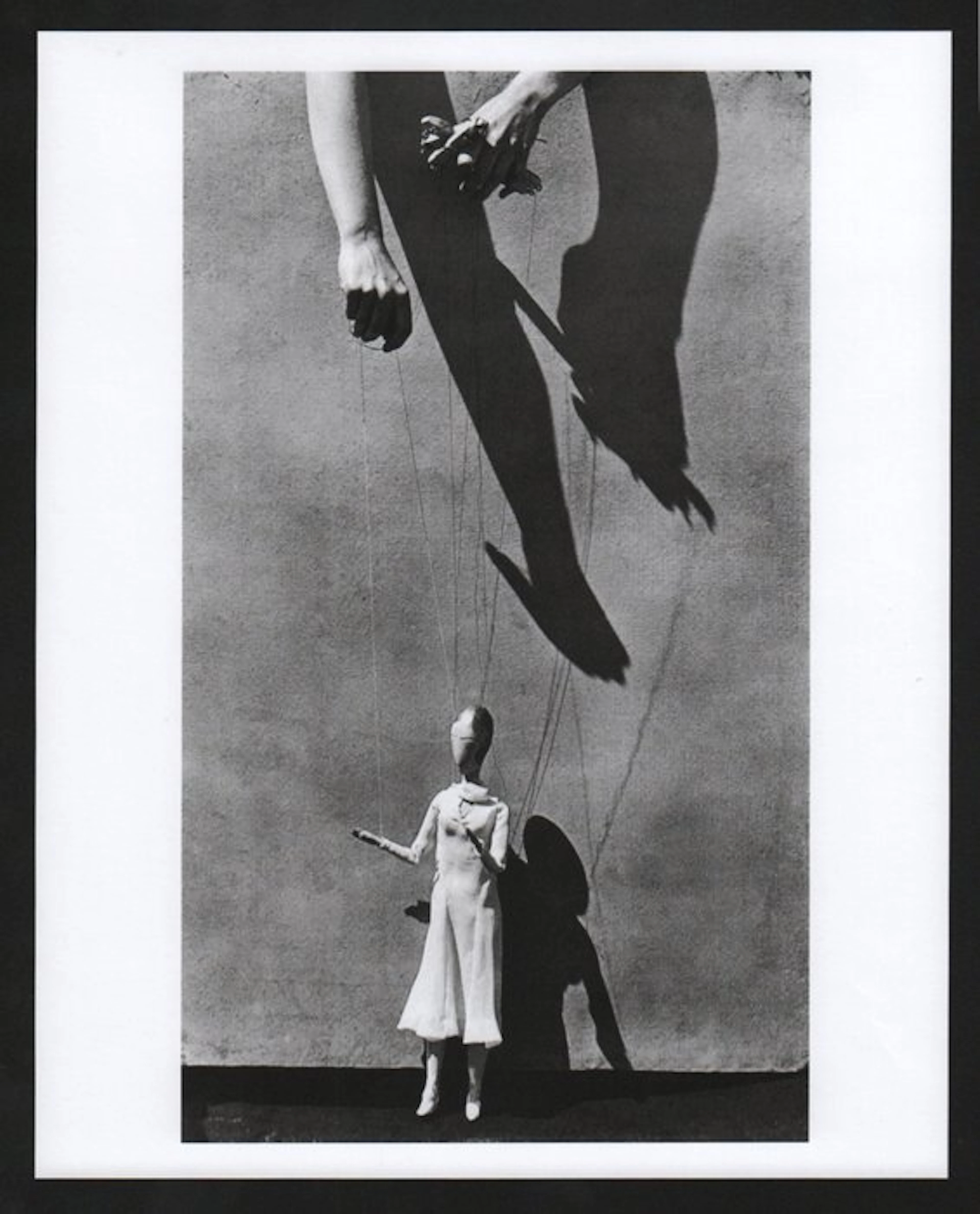 Tina Modotti (1896–1942) - Hands of the Puppeteer Louis Bunin, Mexico