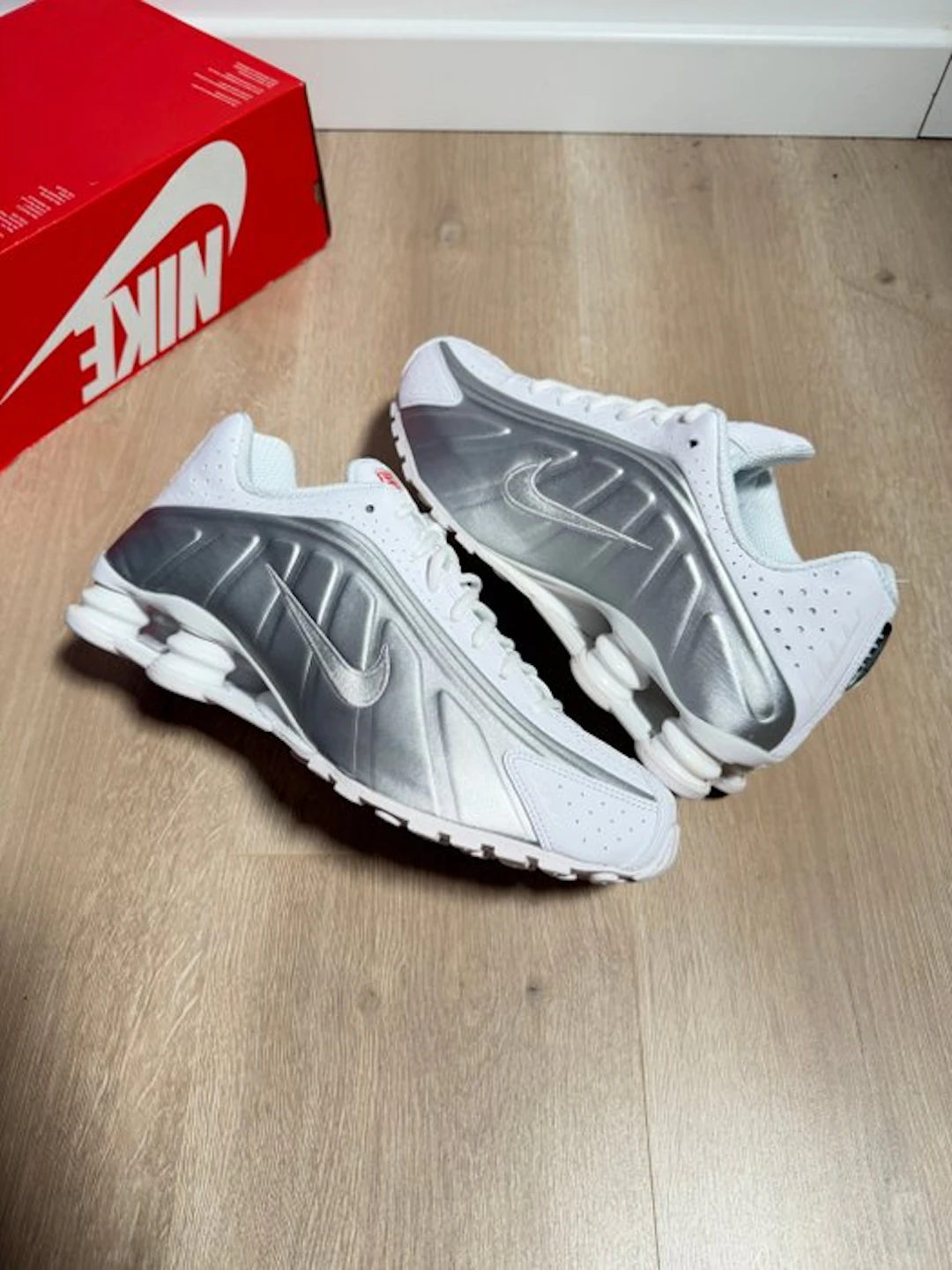 Nike - Shox R4 - Sneakers - Size: EU 42 - New with tags