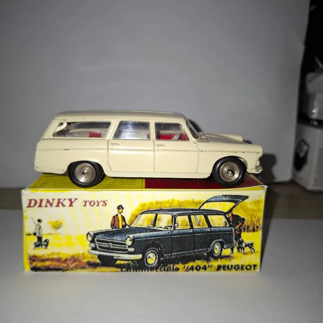 Dinky Toys 1:43 - Model car - Peugeot 404 Break