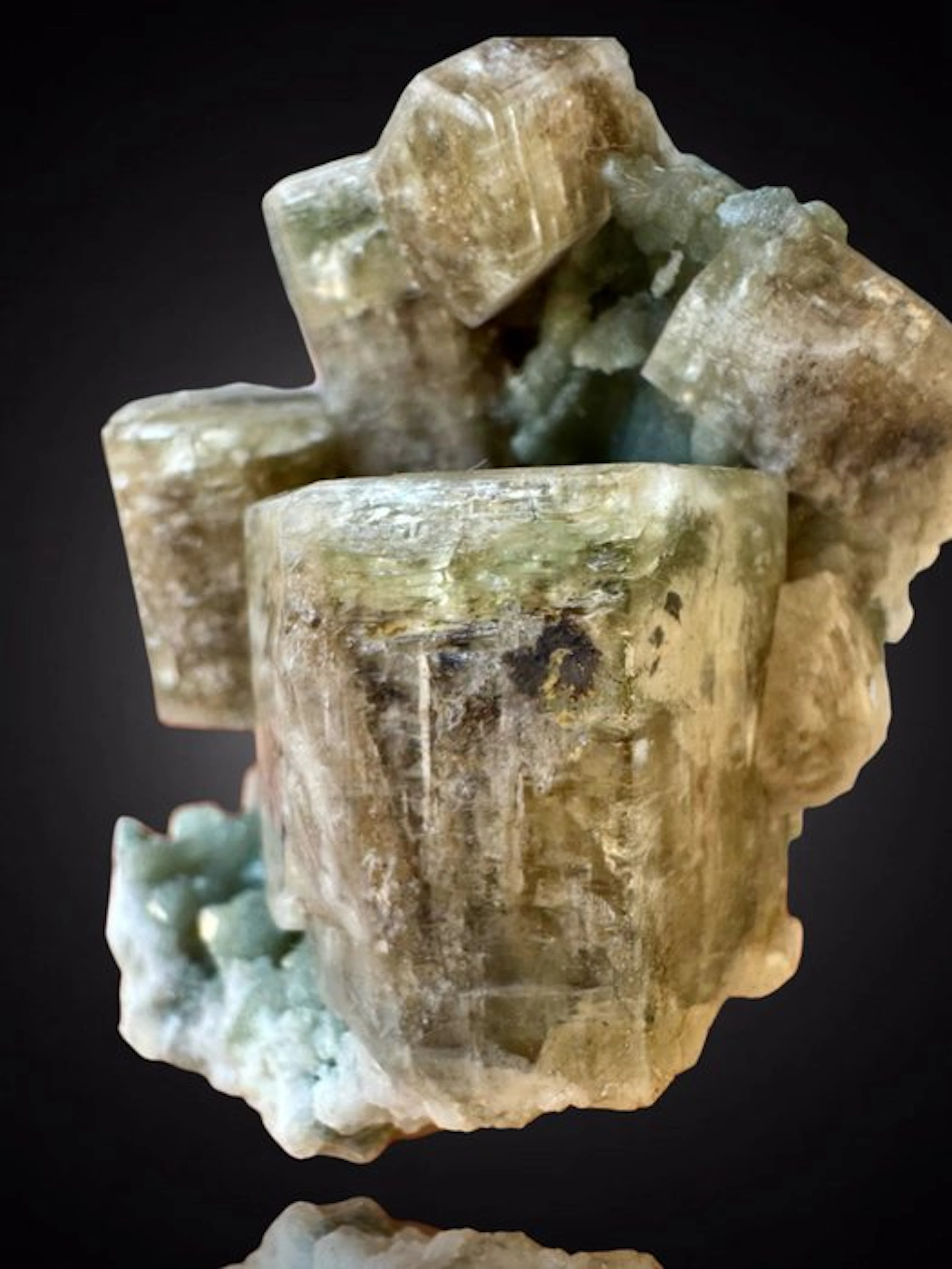 Fluorescent apatite gummy crystals Former private...