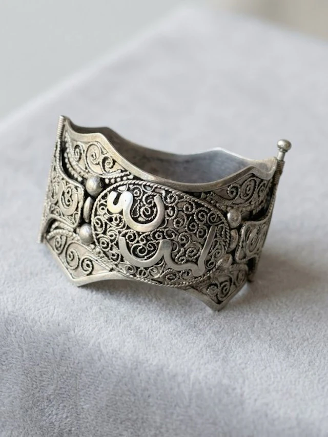Silver, Ancient Berber cuff bracelet in solid silver