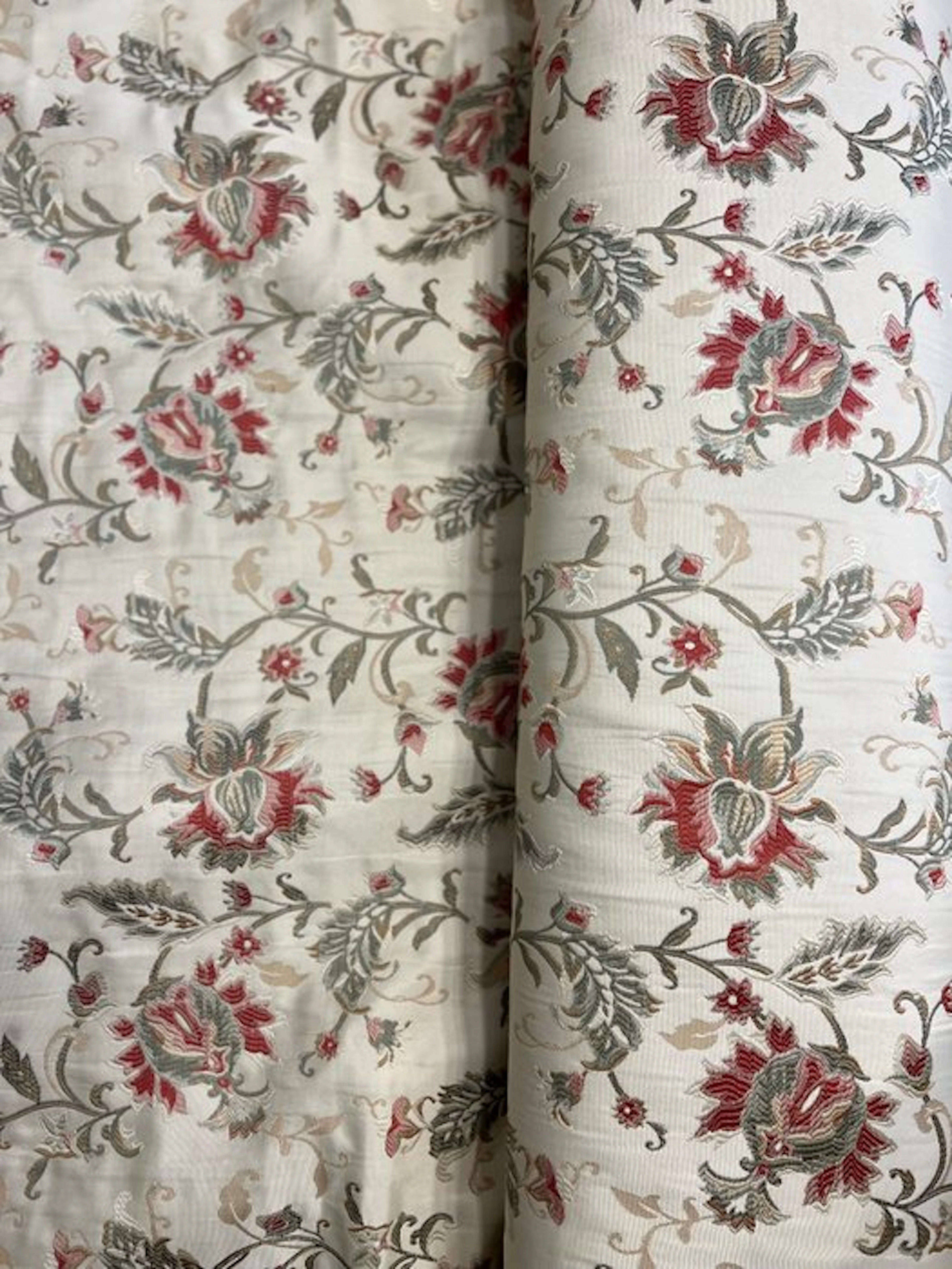 Precious silk fabric from San Leucio