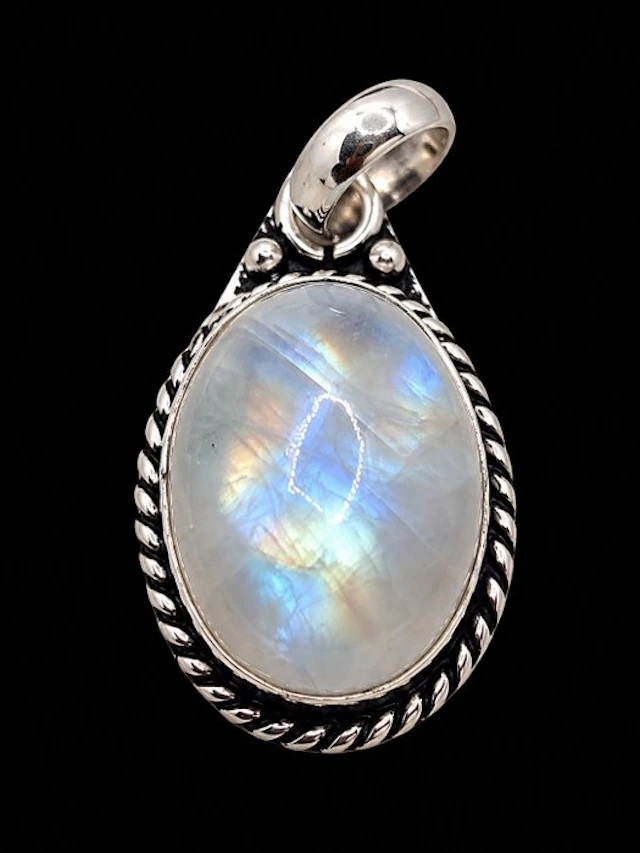 Exquisite top-quality natural Moonstone pendant - Set in...