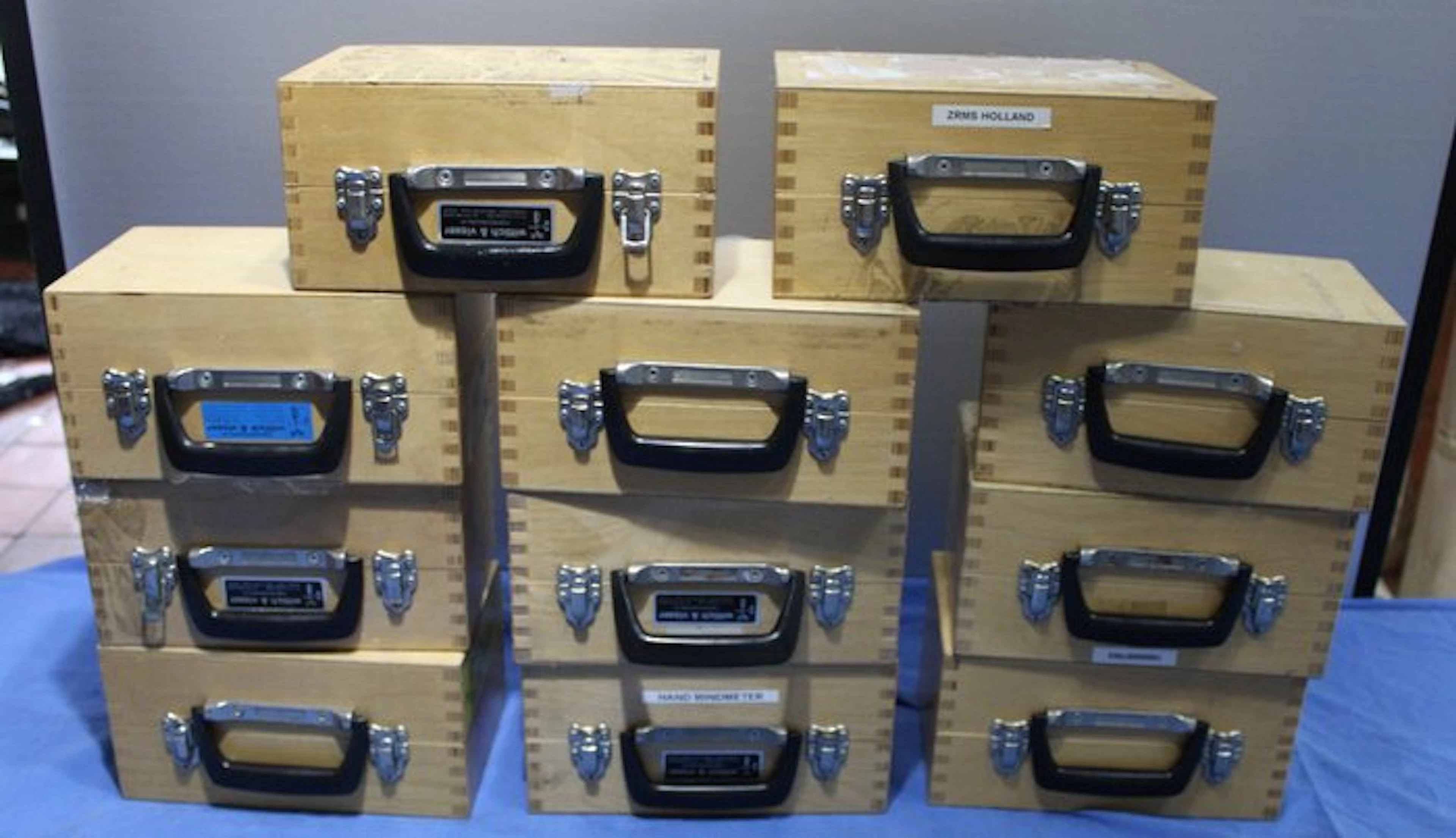 Netherlands - 11 x wooden crates Dutch Navy - Military equipment