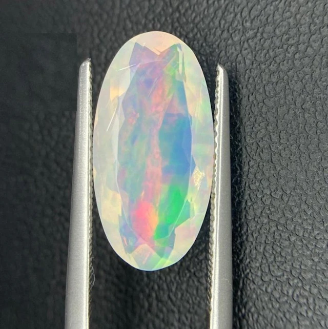 No reserve price - 1 pcs White Opal - 4.78 ct...