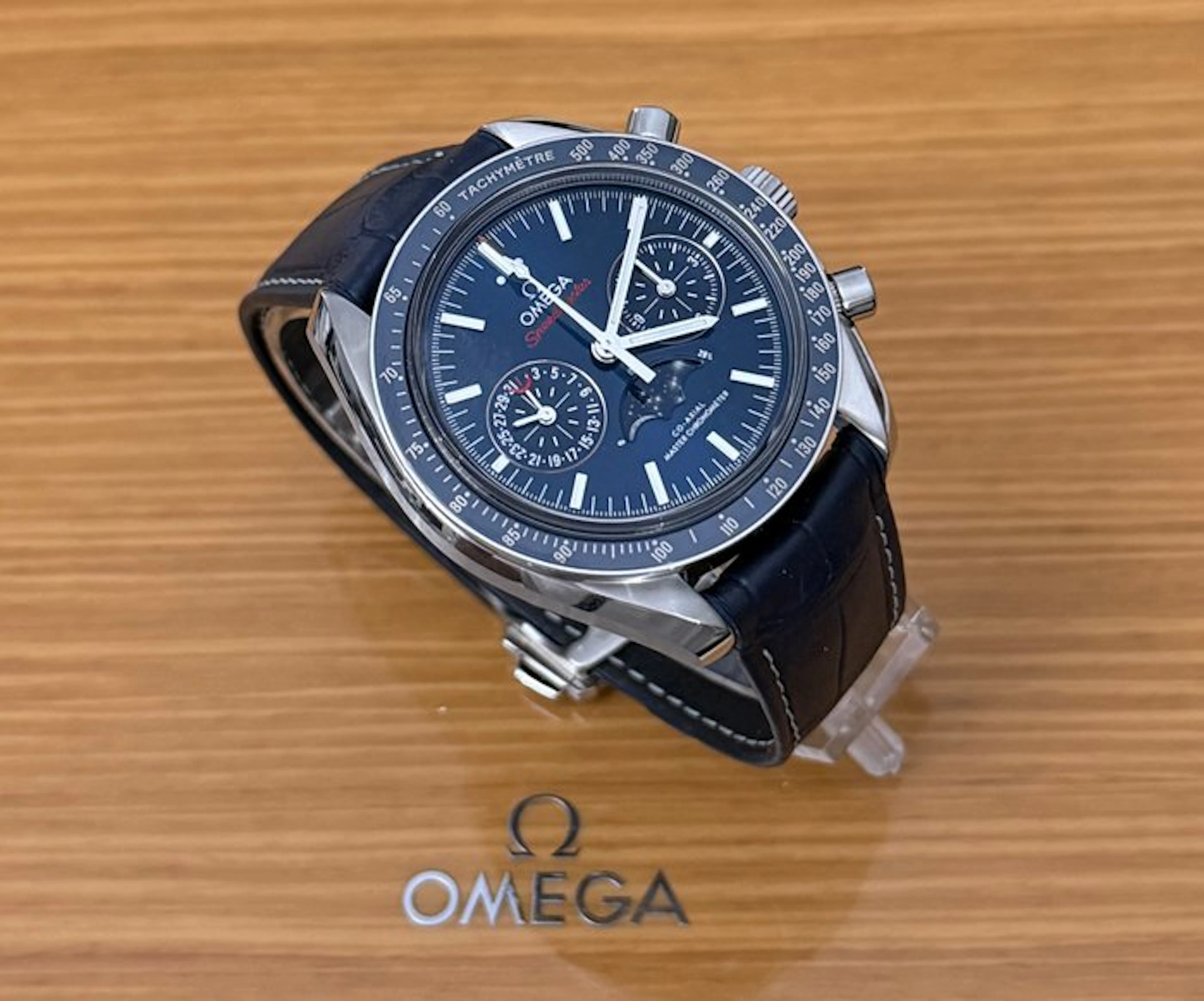 Omega - Speedmaster Co-Axial Moonphase - 304.33.44.52.03.001 - Men - 2018