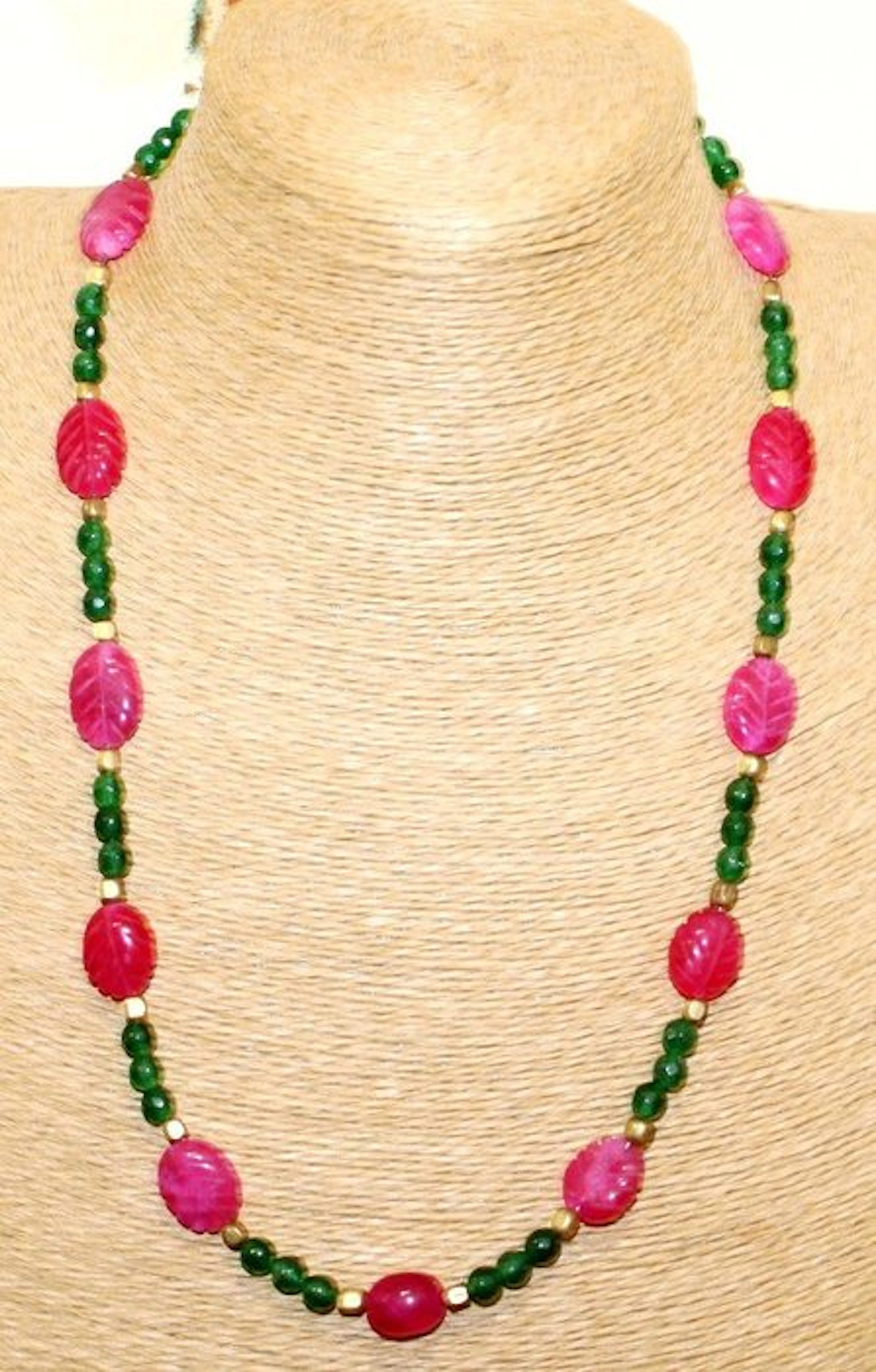 Really nice necklace handmade ruby and nephrite jade beads - 200 Cts