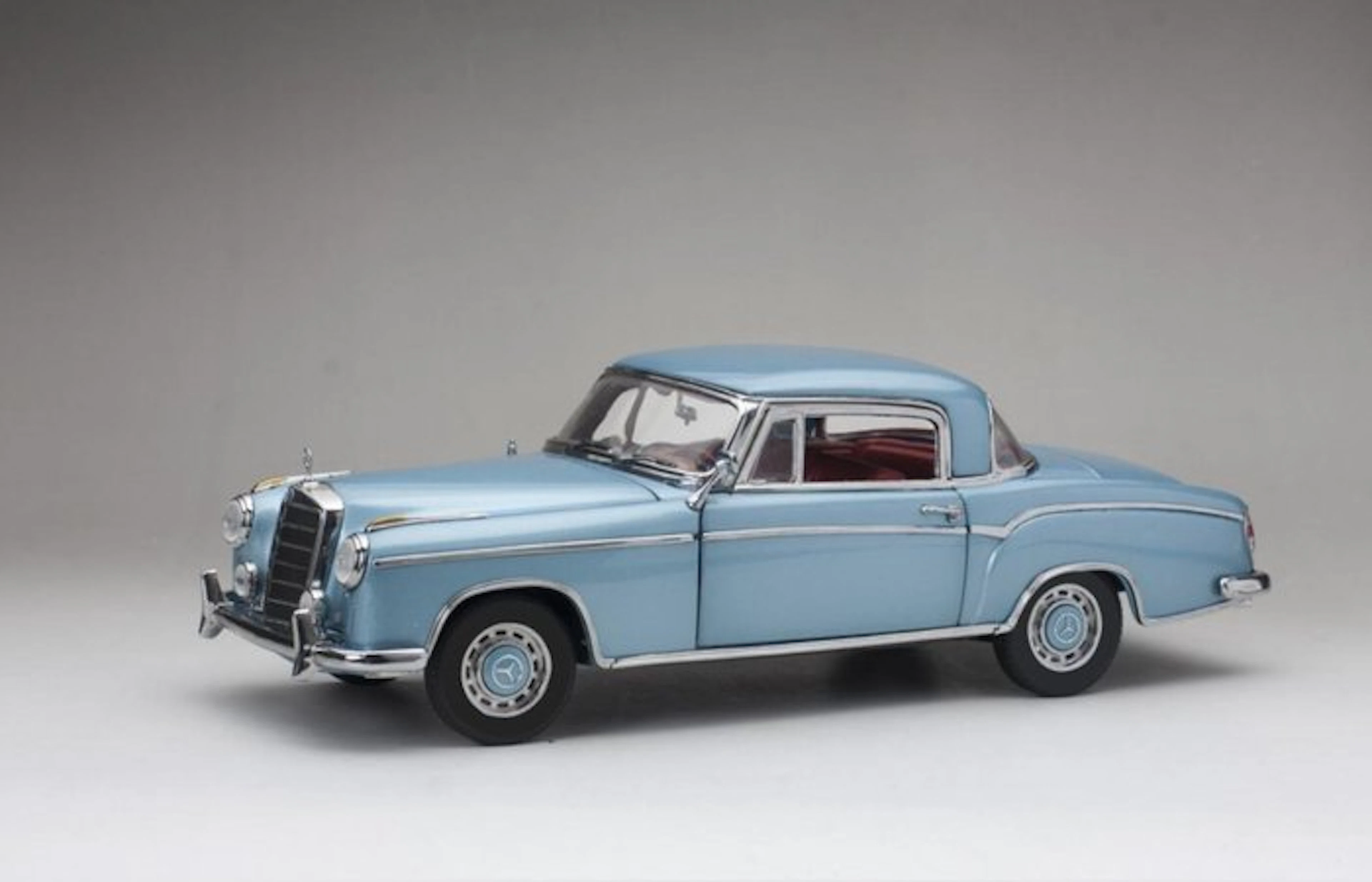Sunstar 1:18 - Model coupé - Mercedes-Benz 220SE Hard Top...