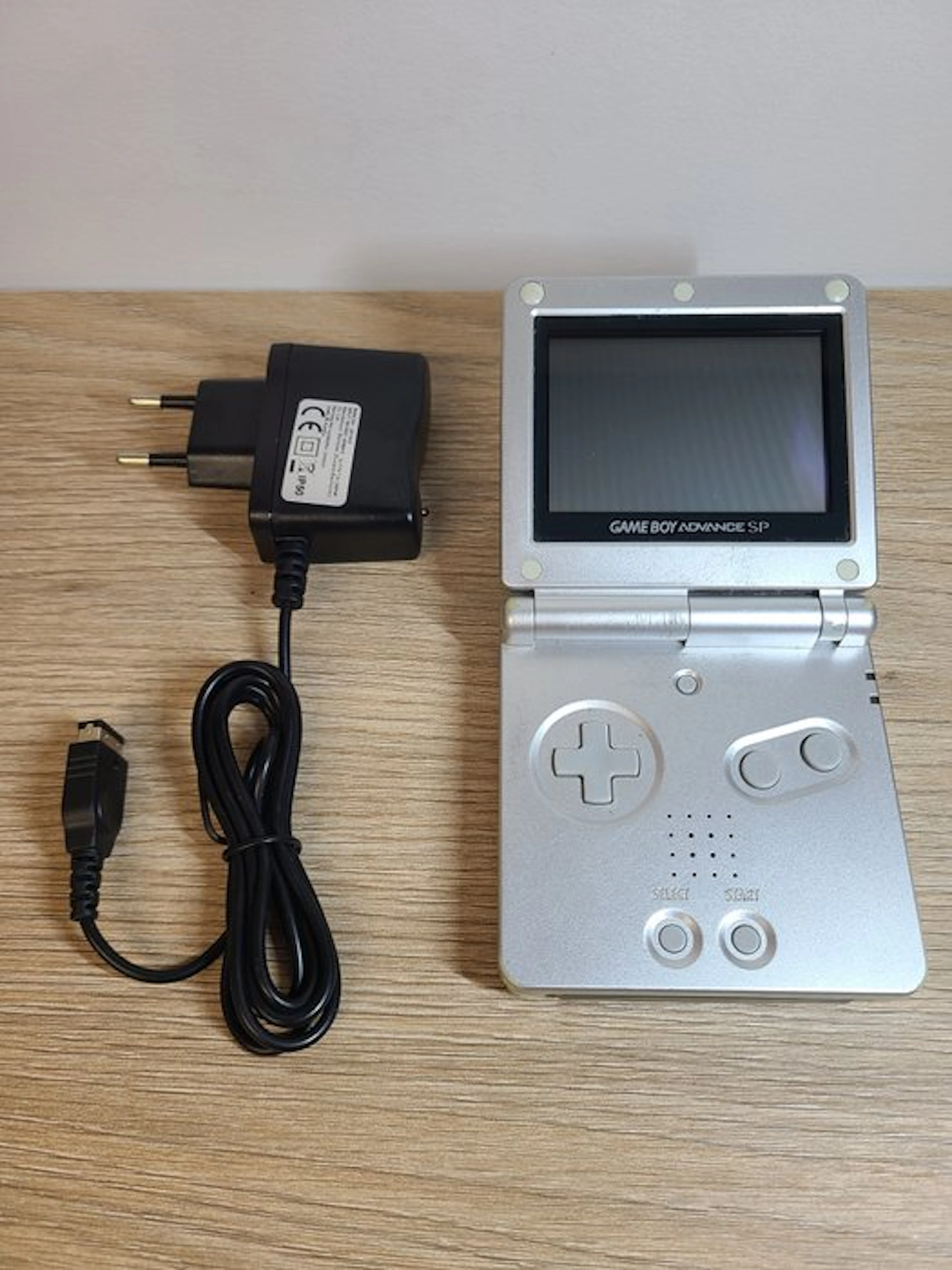 Nintendo - Gameboy Advance SP - Handheld game console