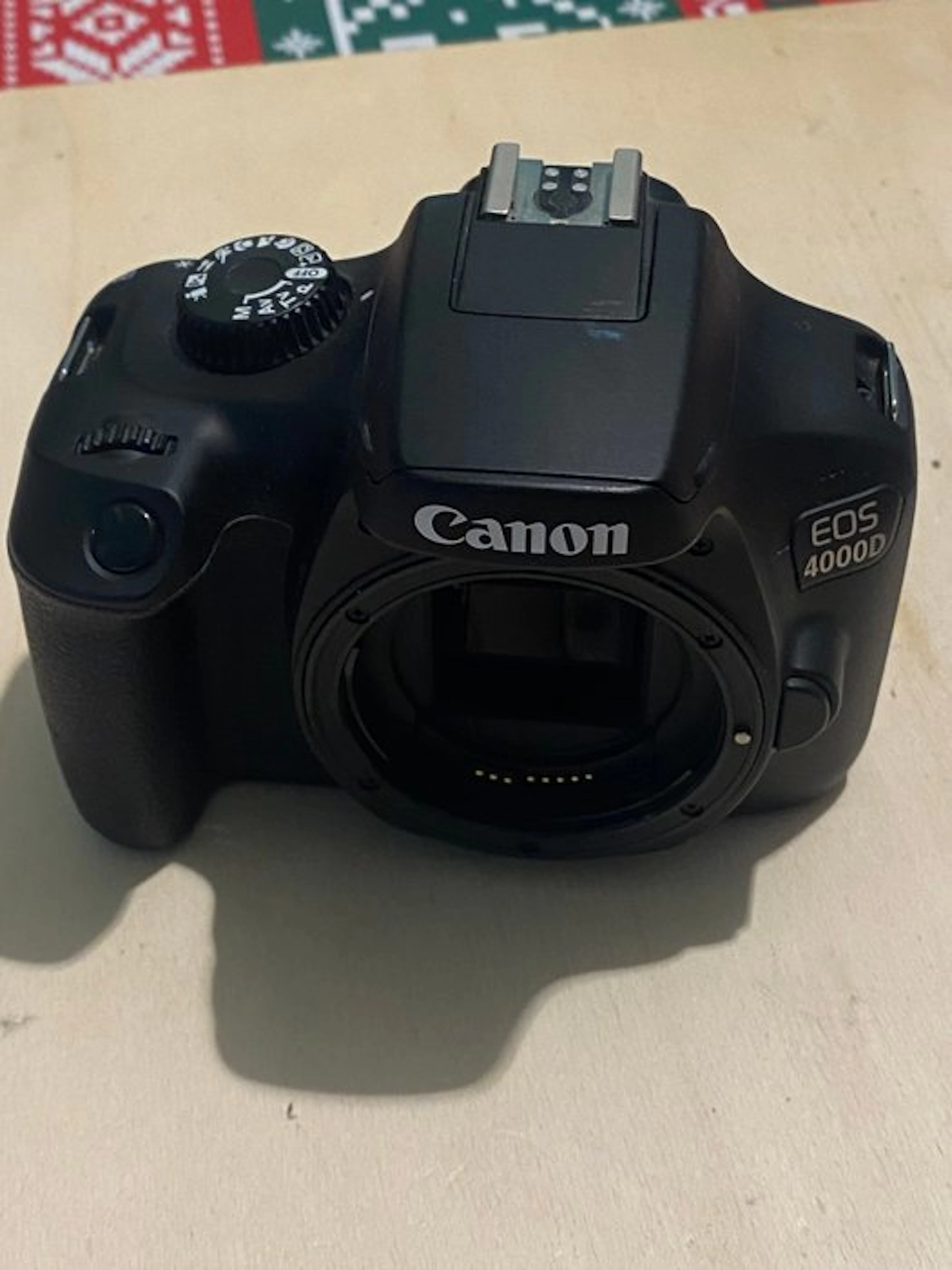 Canon EOS 4000D + Sandisk 32GB Digital reflex camera (DSLR)