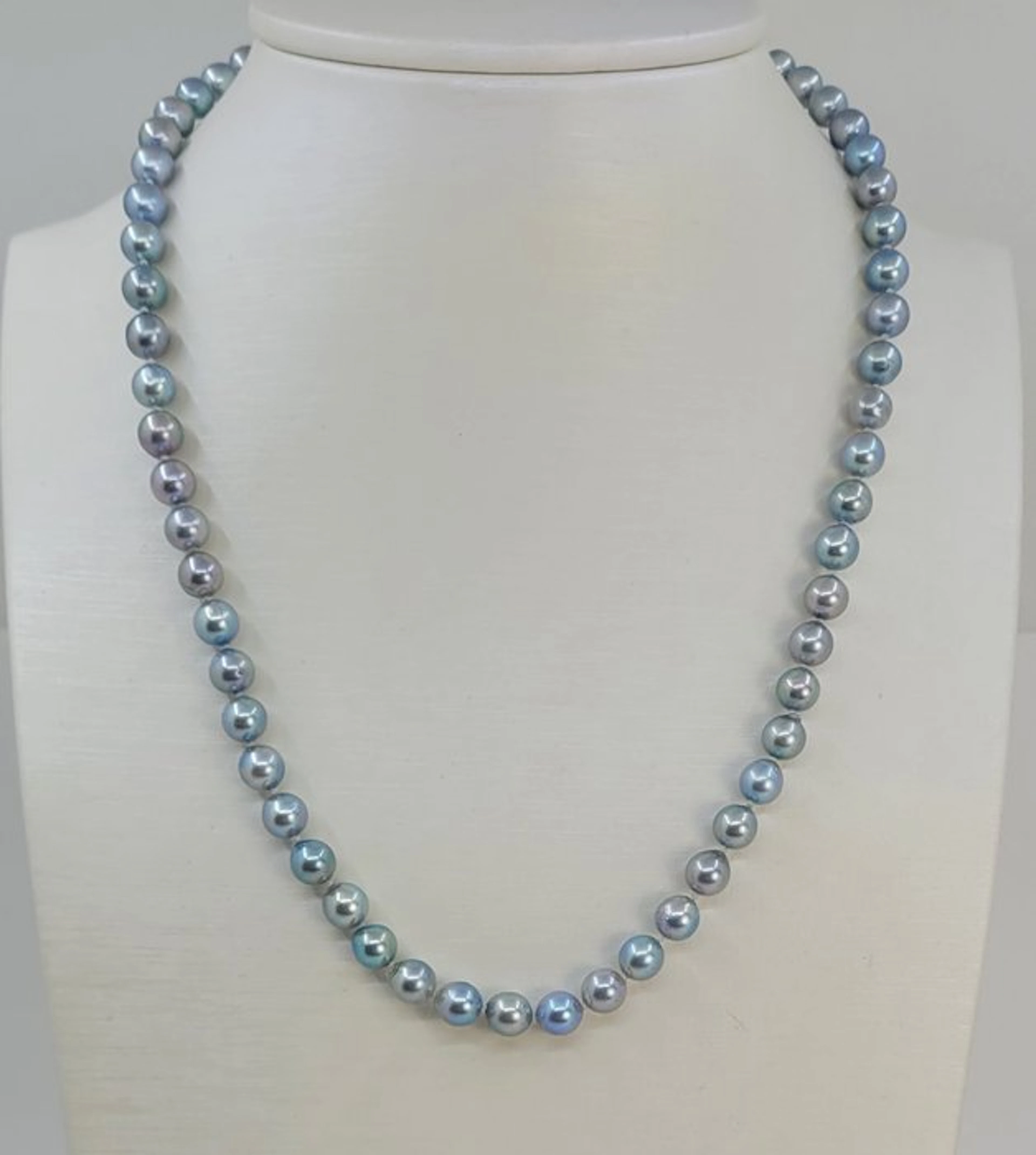 Necklace 6x6.5mm Silvery Akoya Pearls