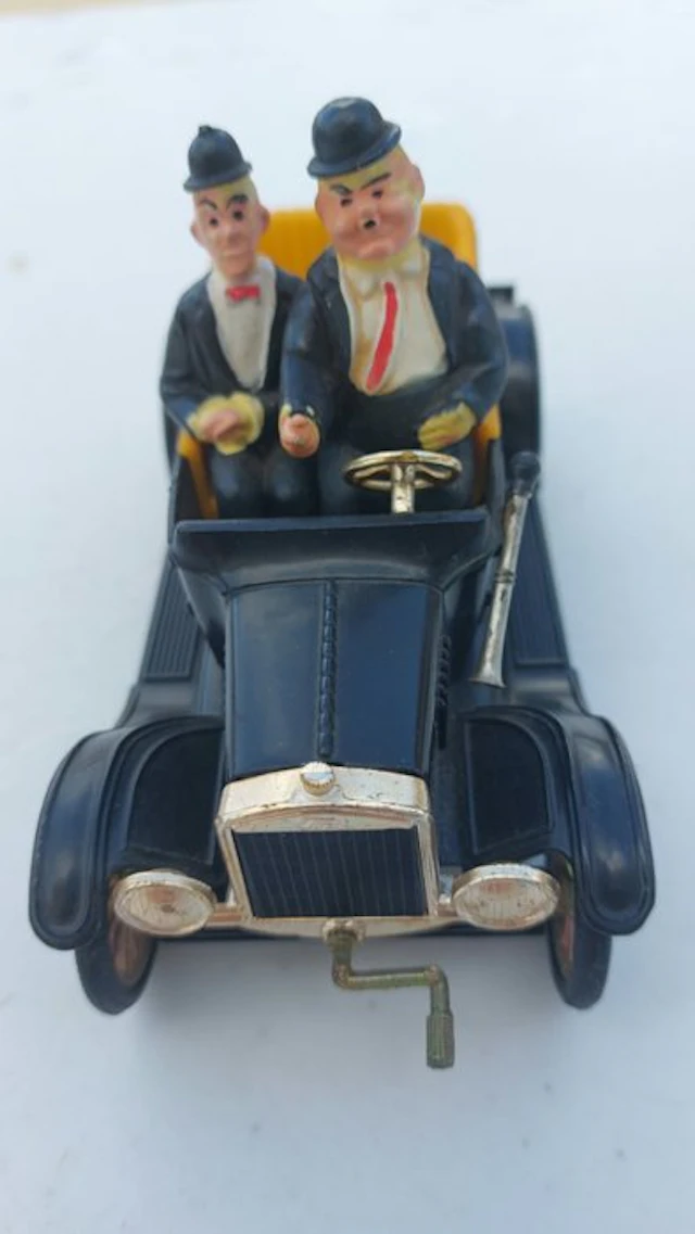 Politoys - Toy car Auto d'epoca con coppia - 1960-1970