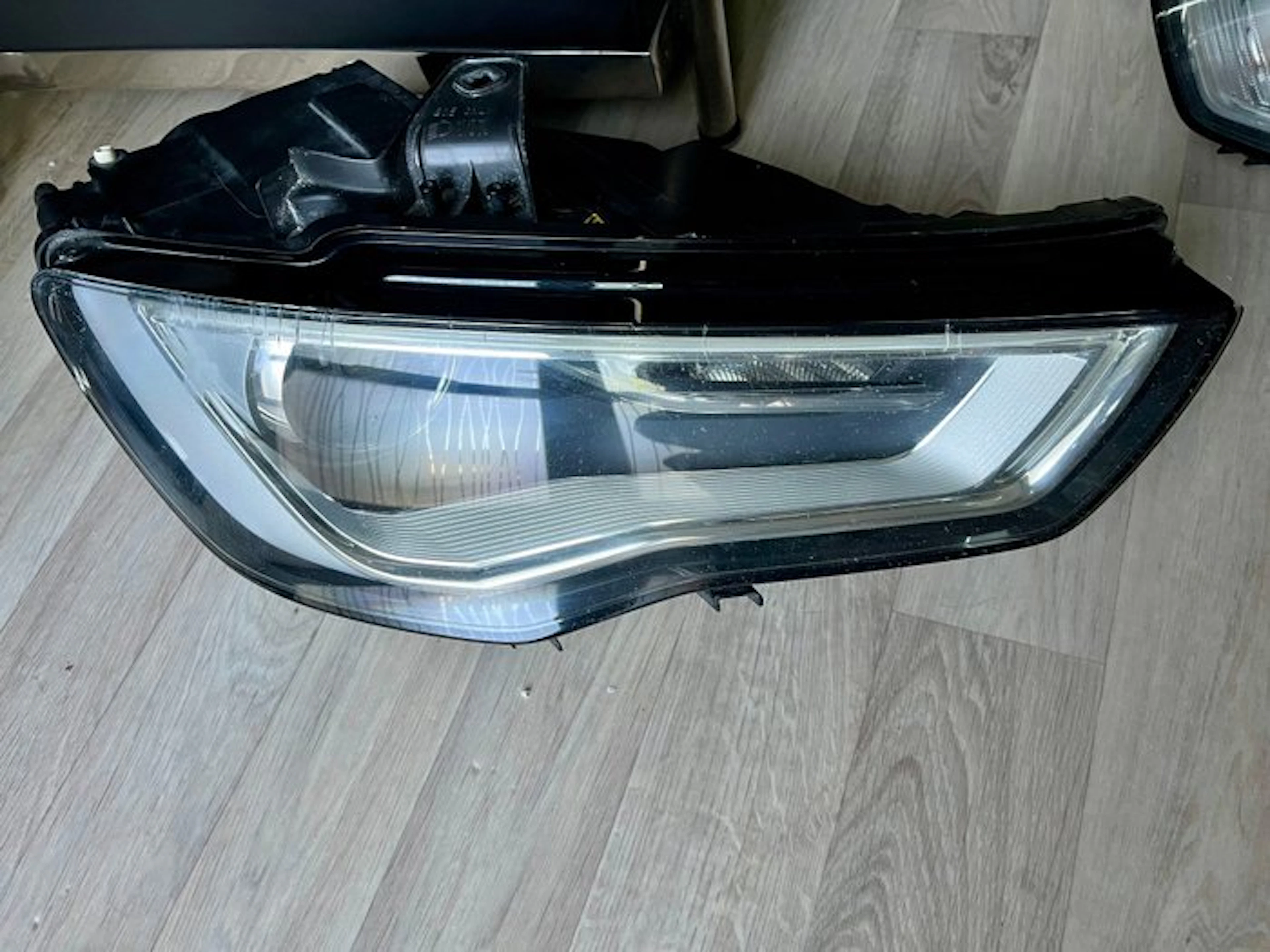Car part (1) - Audi - Projecteur gauche et droite Audi A3...