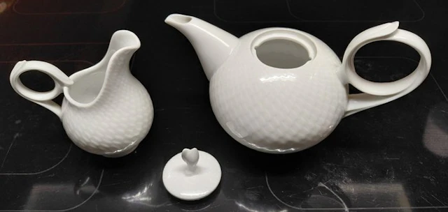Meissen - Teapot (2) - Porcelain - Perfect condition. Top.