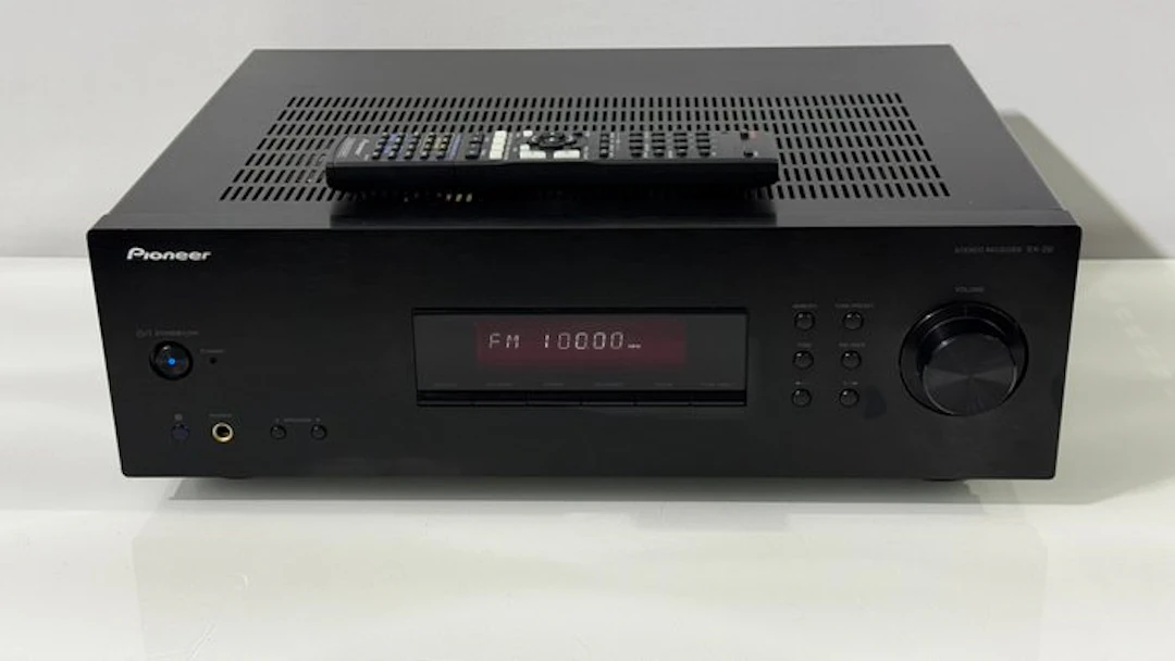 Pioneer - SX-20 Solid state stereo receiver