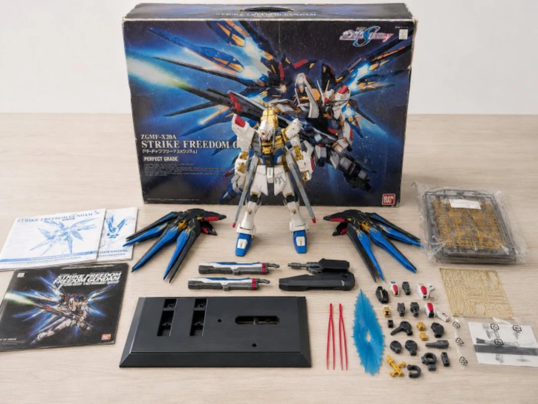 Bandai - Action figure Strike Freedom Gundam ZGMF-X20A...