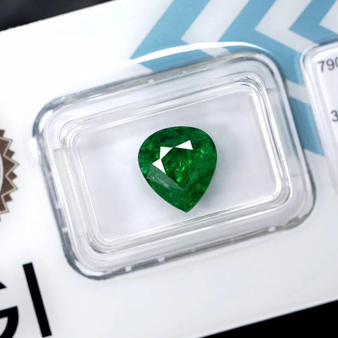 1 pcs Green Tsavorite - 3.29 ct - International Gemological Institute (IGI)