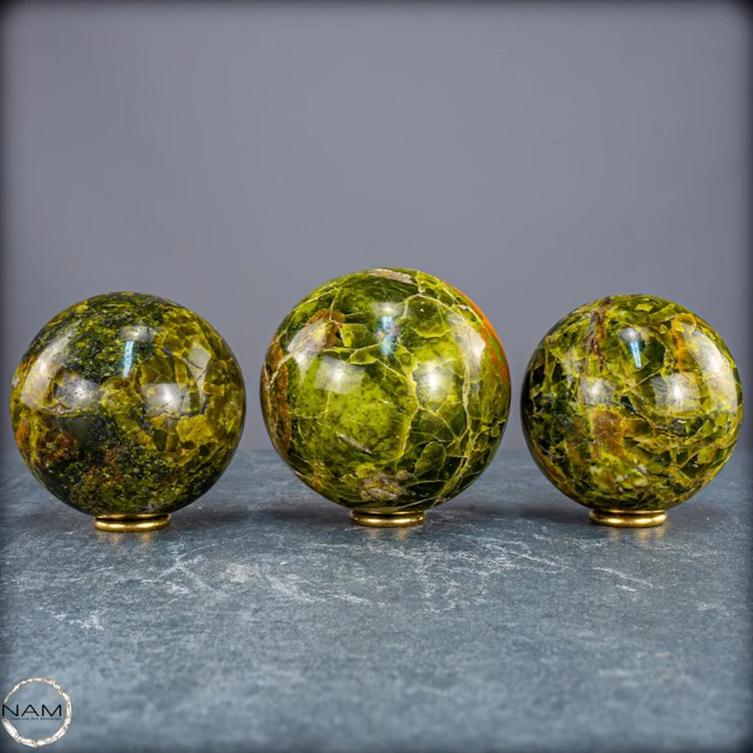 Green Opal – Green opal spheres – a lively trio in rich...