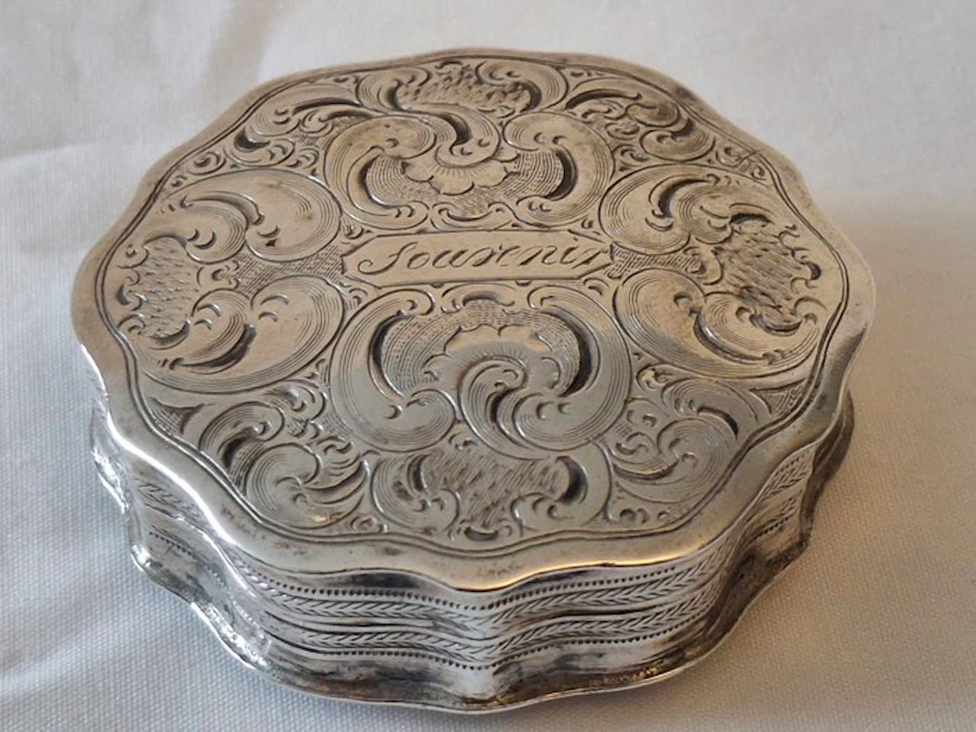 Peppermint box - Antique Dutch round-scalloped peppermint...