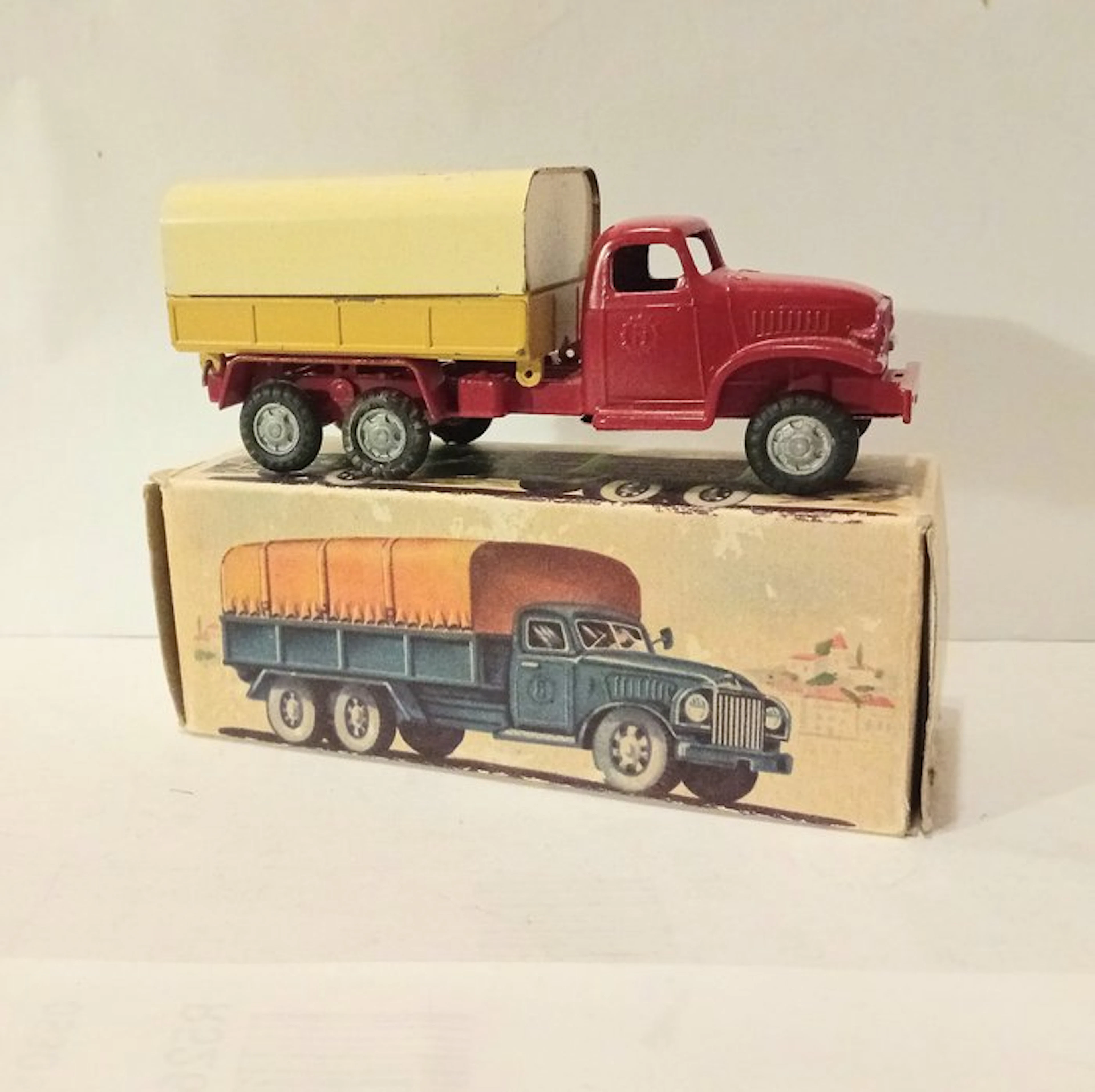 FJ. France - Jouets 1:43 - Model truck - GMC Truck met laadbak en bache
