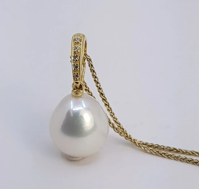 Necklace with pendant - 14 kt. Yellow gold - 0.04ct. tw. - 11x12mm Edison Pearl