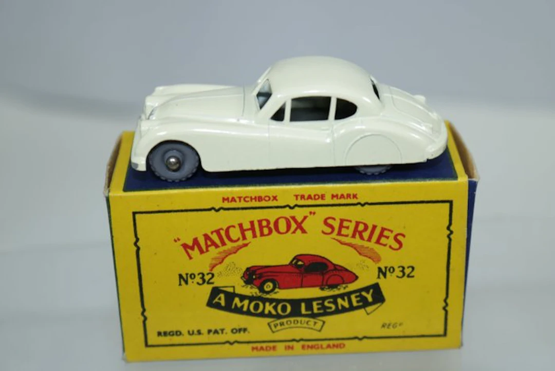 Matchbox 1:64 - Model car - Matchbox MB32a Jaguar XK140...
