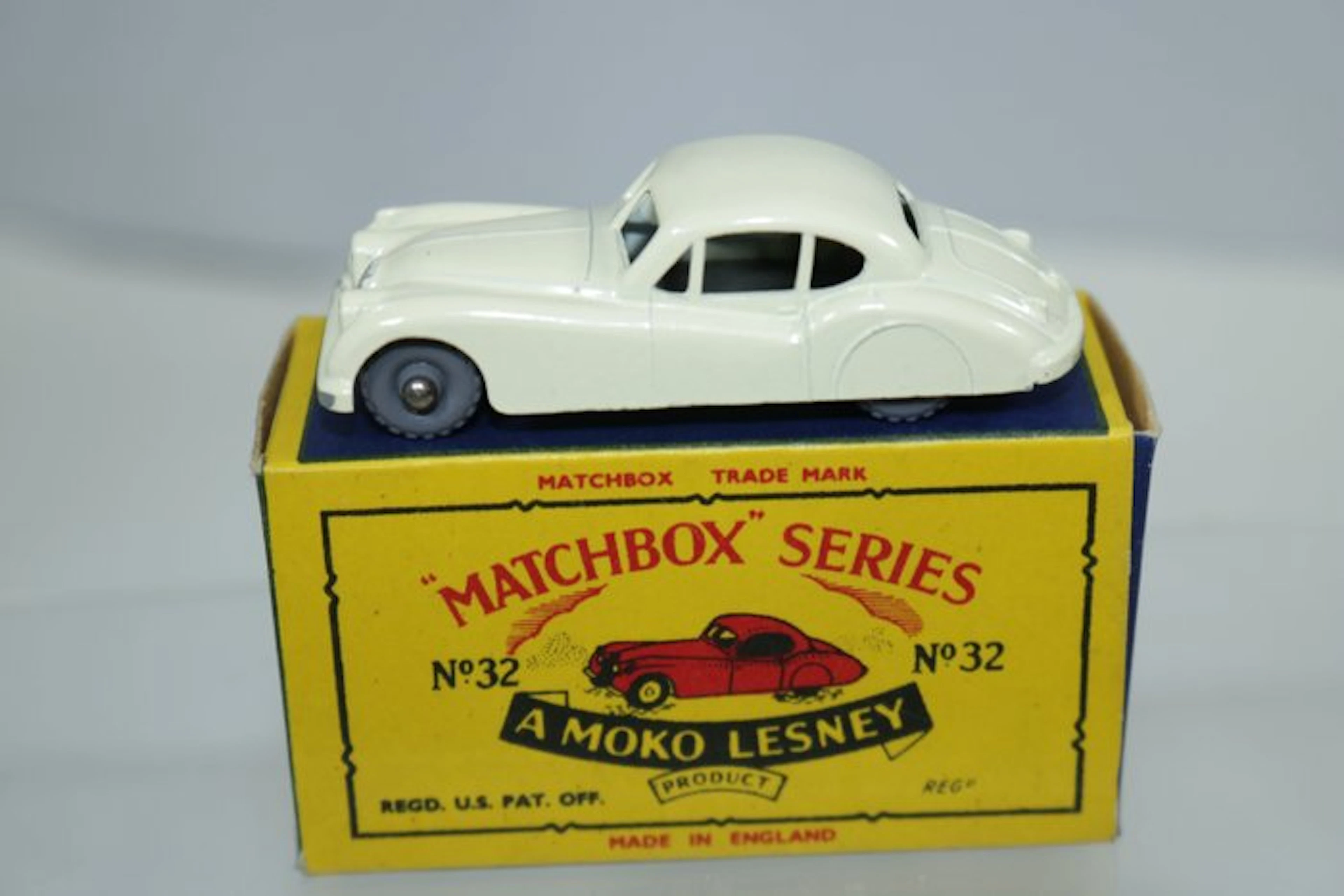 Matchbox 1:64 - Model car - Matchbox MB32a Jaguar XK140...