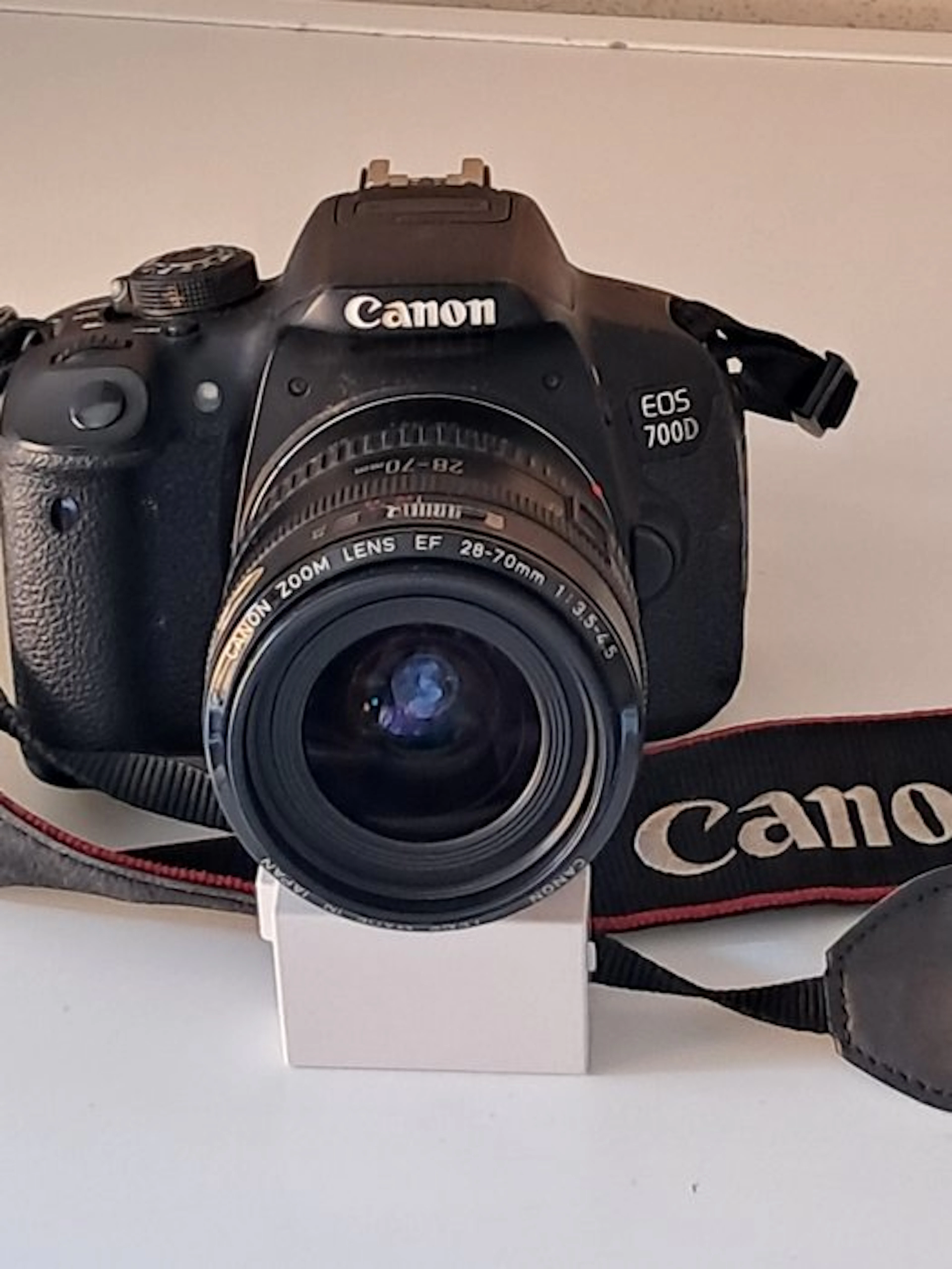 Canon EOS 700D + EF 28-70mm F3.5-4.5 Digital reflex camera (DSLR)