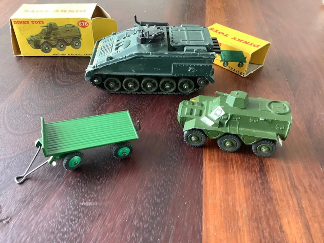 Dinky Toys - Model car (3) - 2x leger tank en trailer