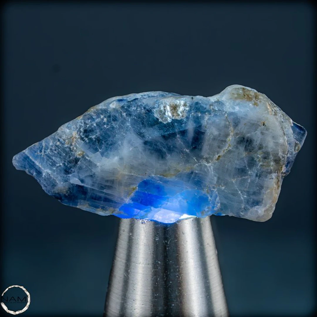 Natural rough sapphire with intense blue tones - 64.80 ct, from Kenya- 12.96 g