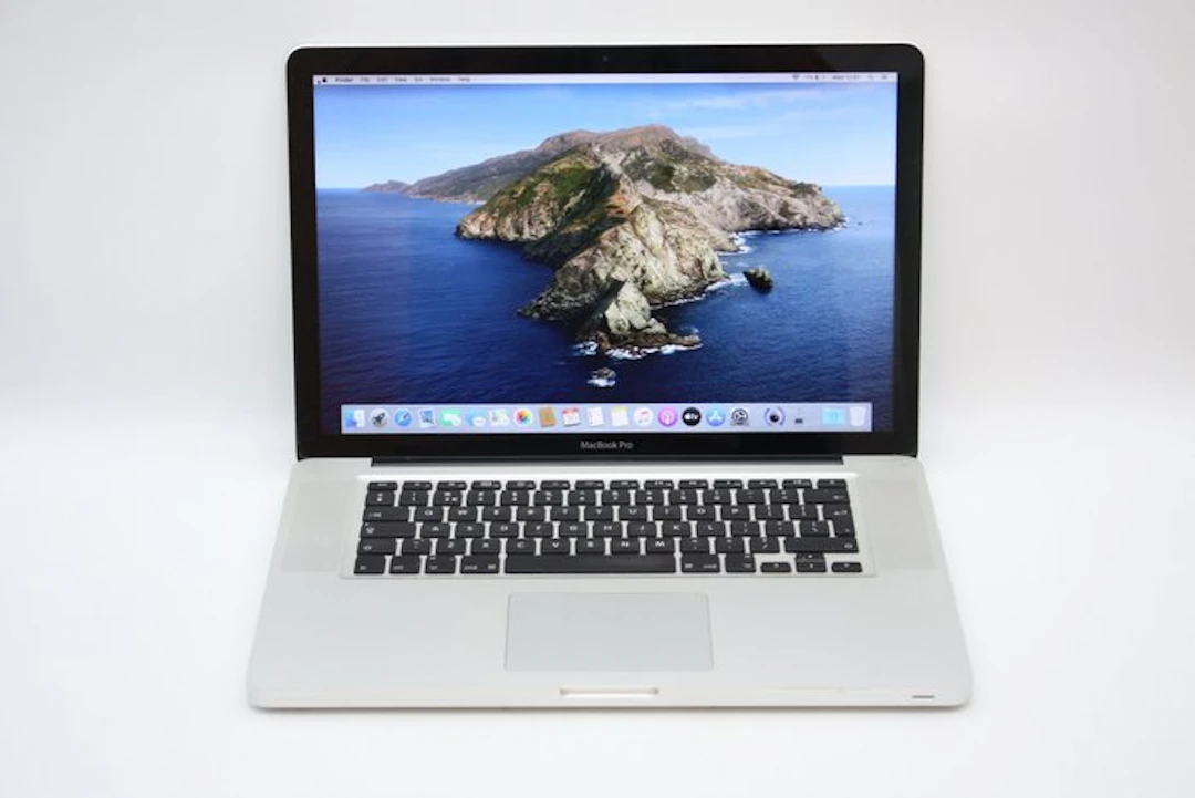 Apple MacBook Pro 15 inch | Intel Core i7 2.0Ghz CPU |...