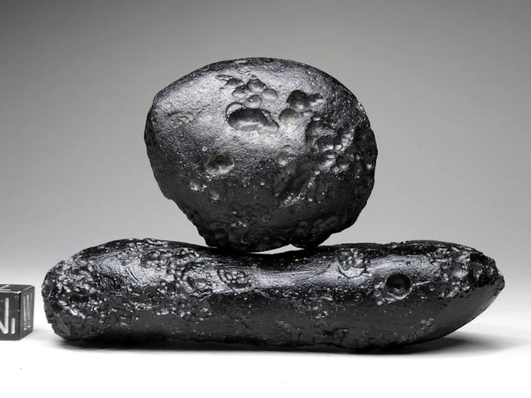 Tektite / China - 9 cm - 106 g - (2)