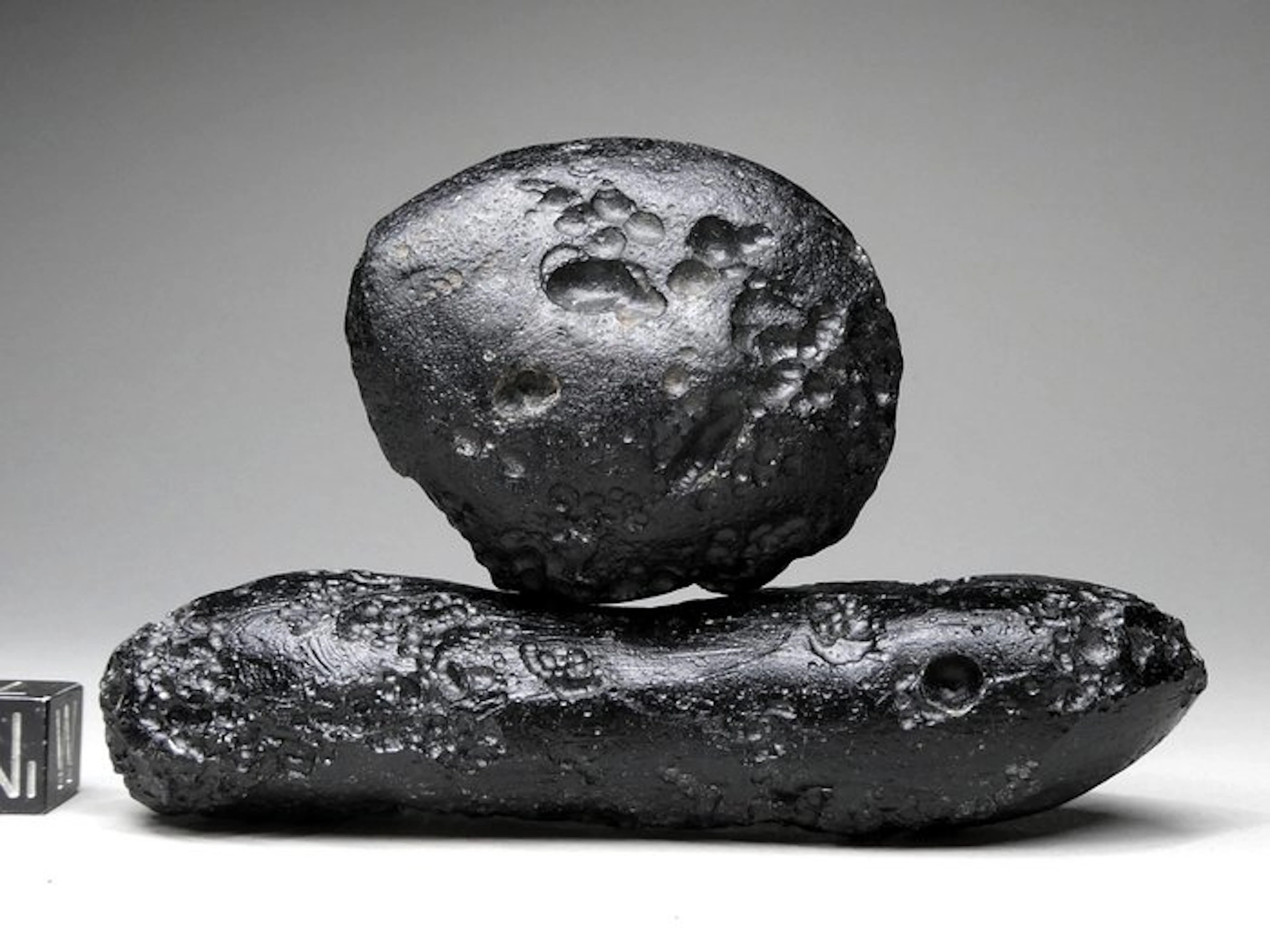 Tektite / China - 9 cm - 106 g - (2)