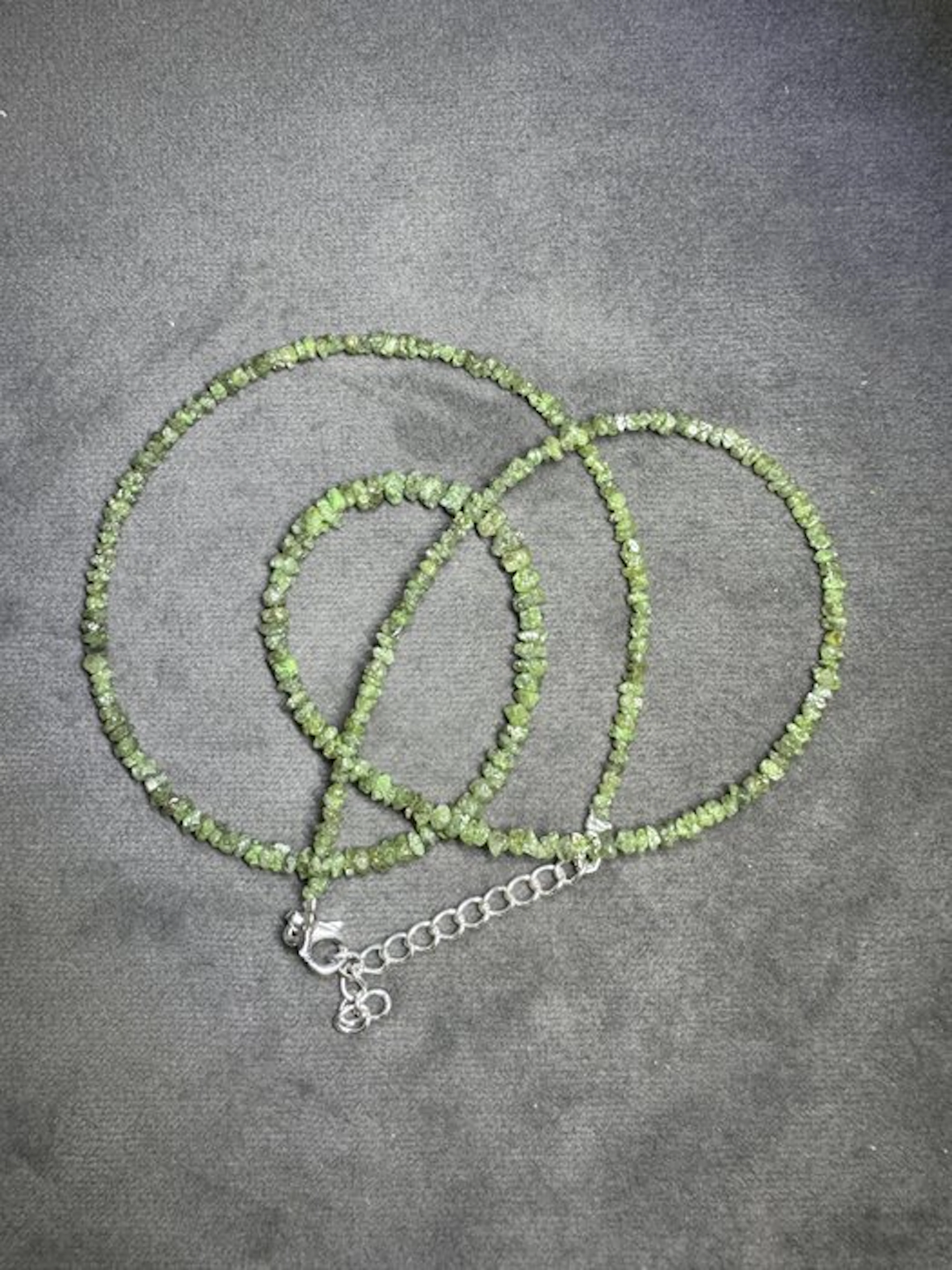 Green rough-diamond necklace in 925 silver - 23.65 carats...