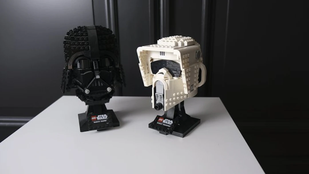 LEGO Set - Star Wars - Darth Vader Helmet & Scout Trooper...