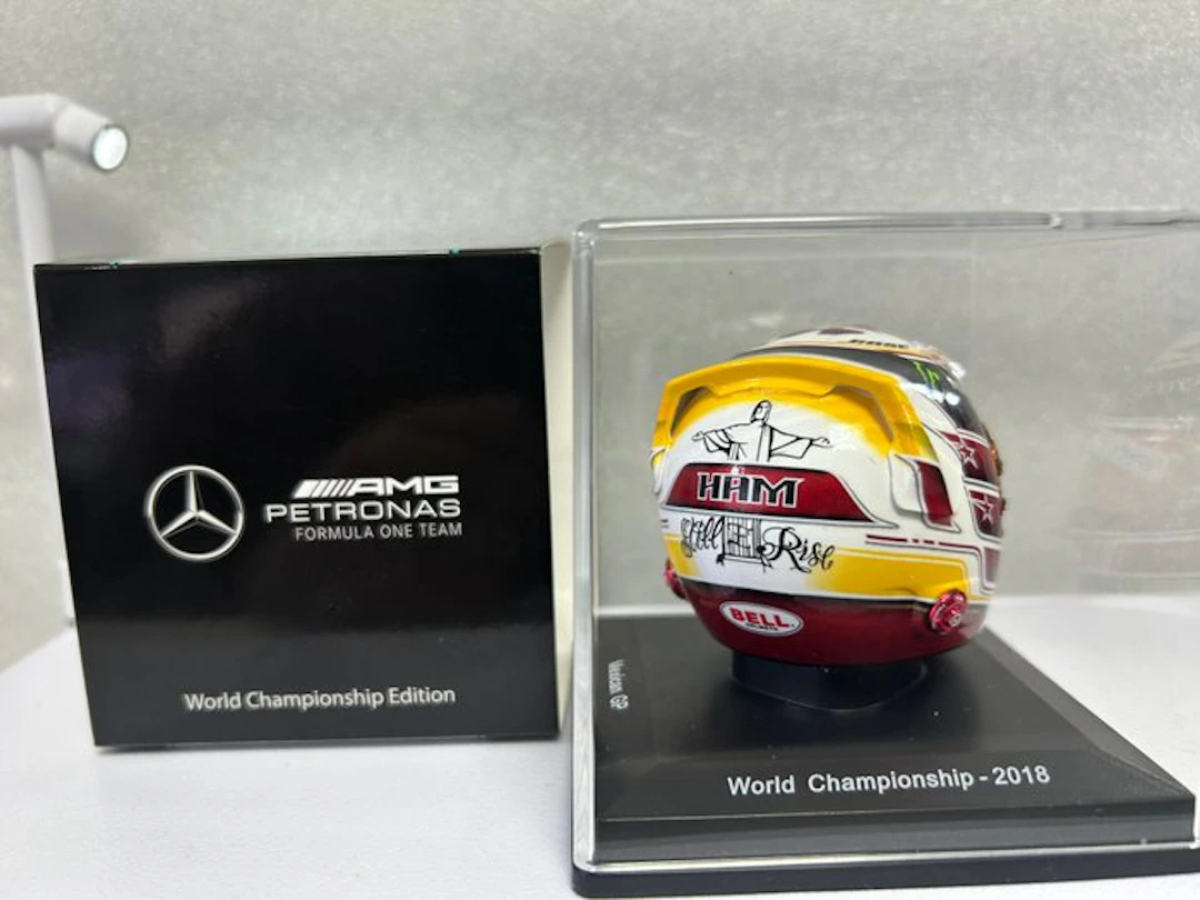Spark 1:5 - Model car - Lewis Hamilton 2018 World...