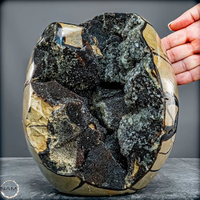 Natural septarian druse with calcite crystals - Of the...